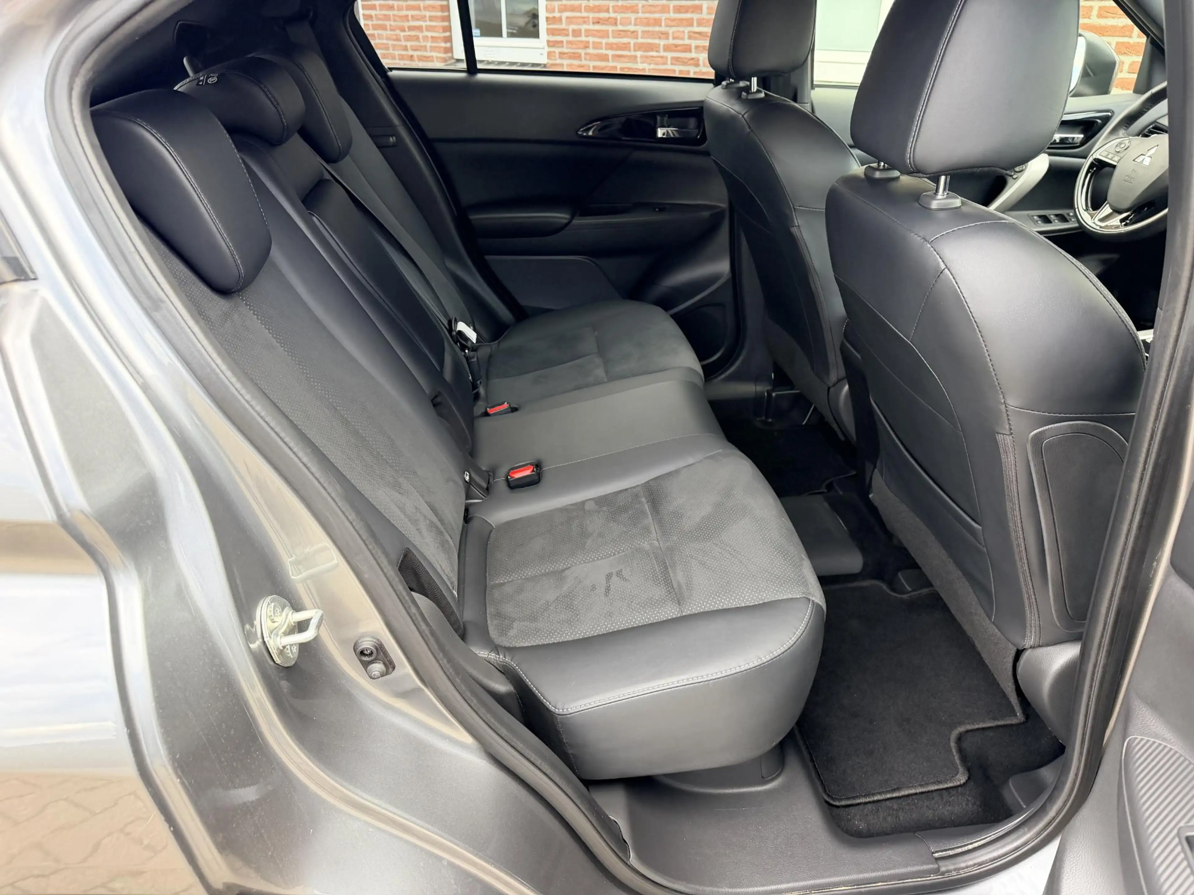 Mitsubishi Eclipse Cross 2.4 PHEV Intense+ Apple carplay / Android Auto — photo 8