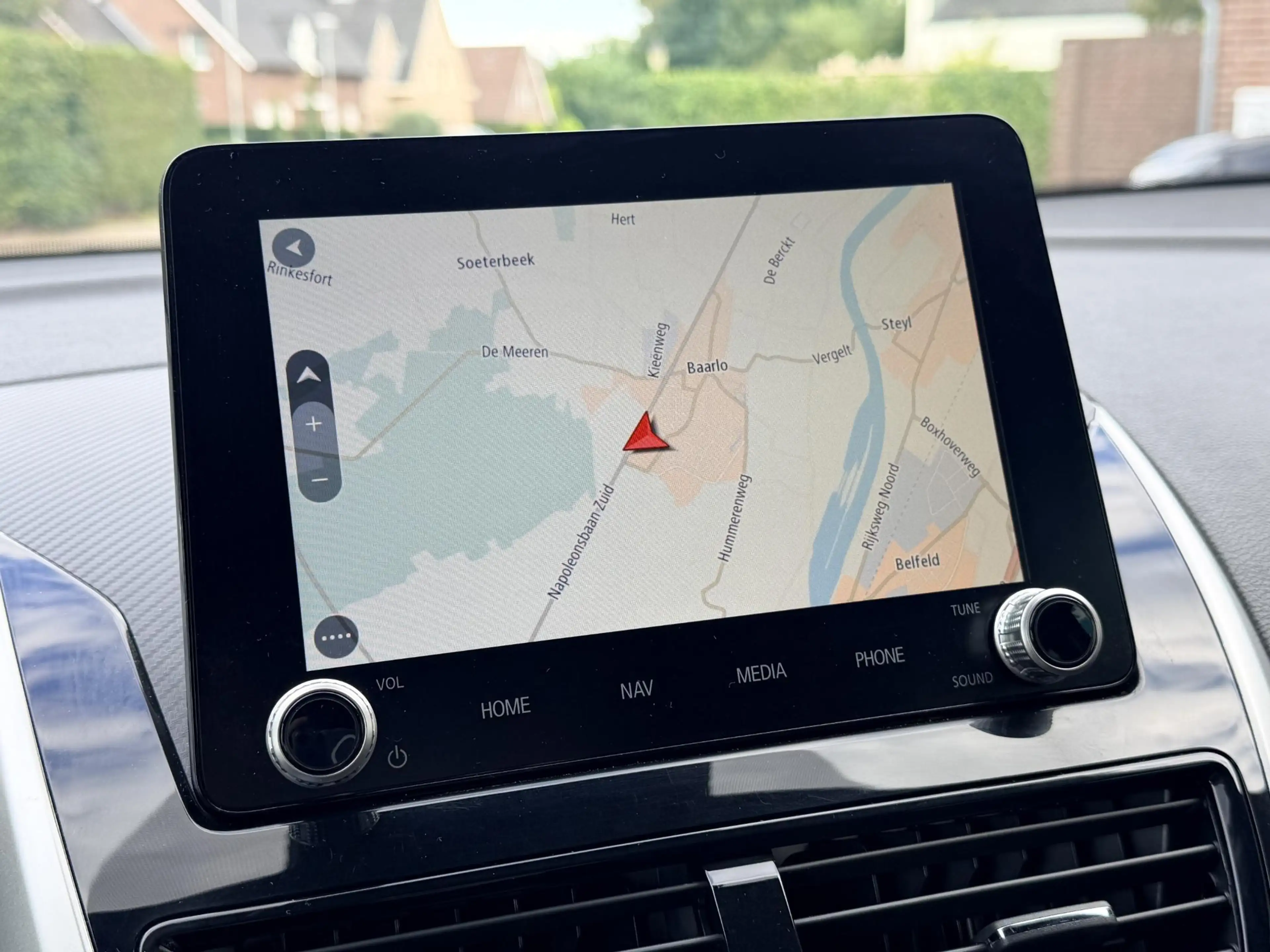 Mitsubishi Eclipse Cross 2.4 PHEV Intense+ Apple carplay / Android Auto — photo 12