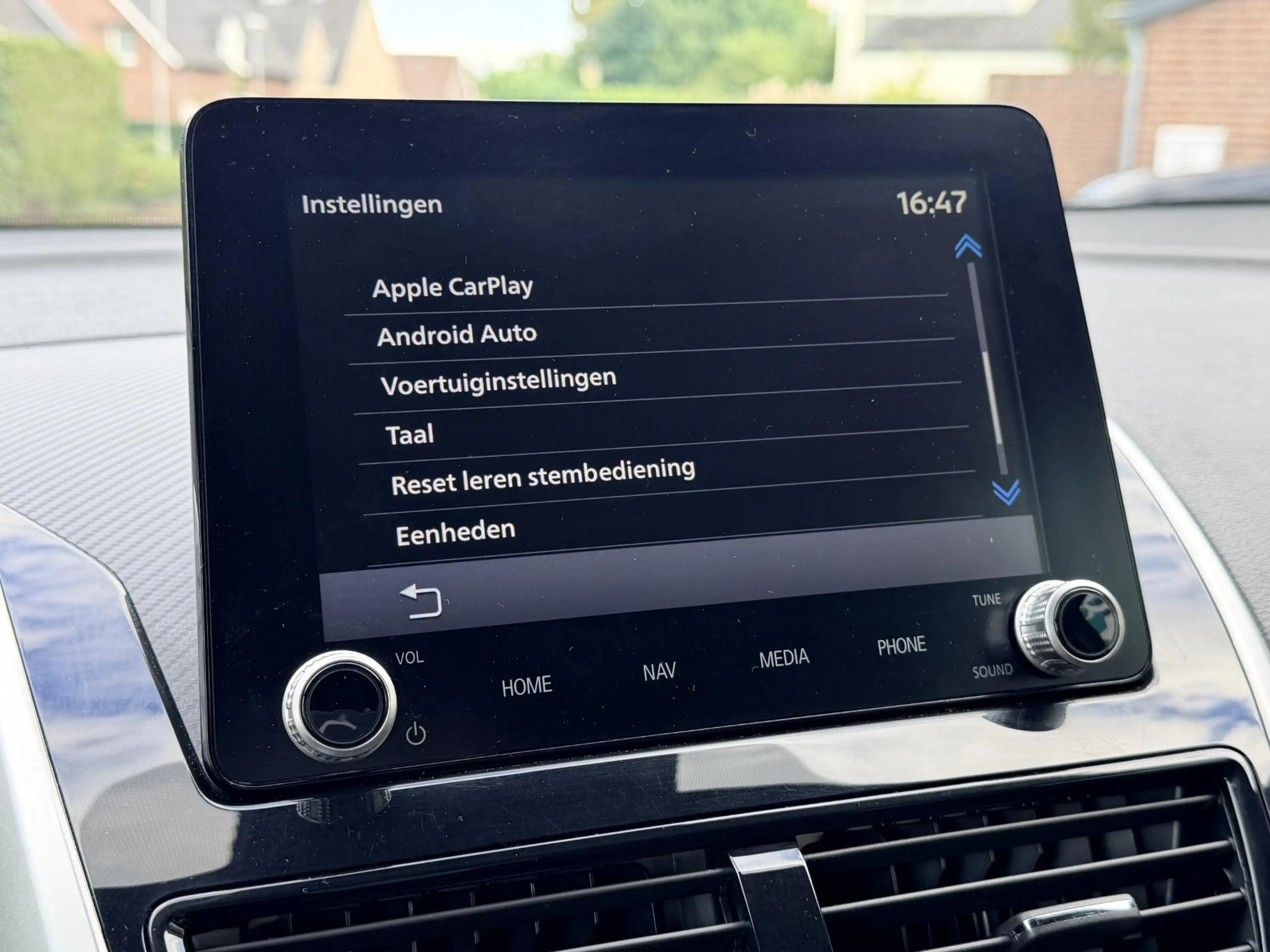 Mitsubishi Eclipse Cross 2.4 PHEV Intense+ Apple carplay / Android Auto — photo 13