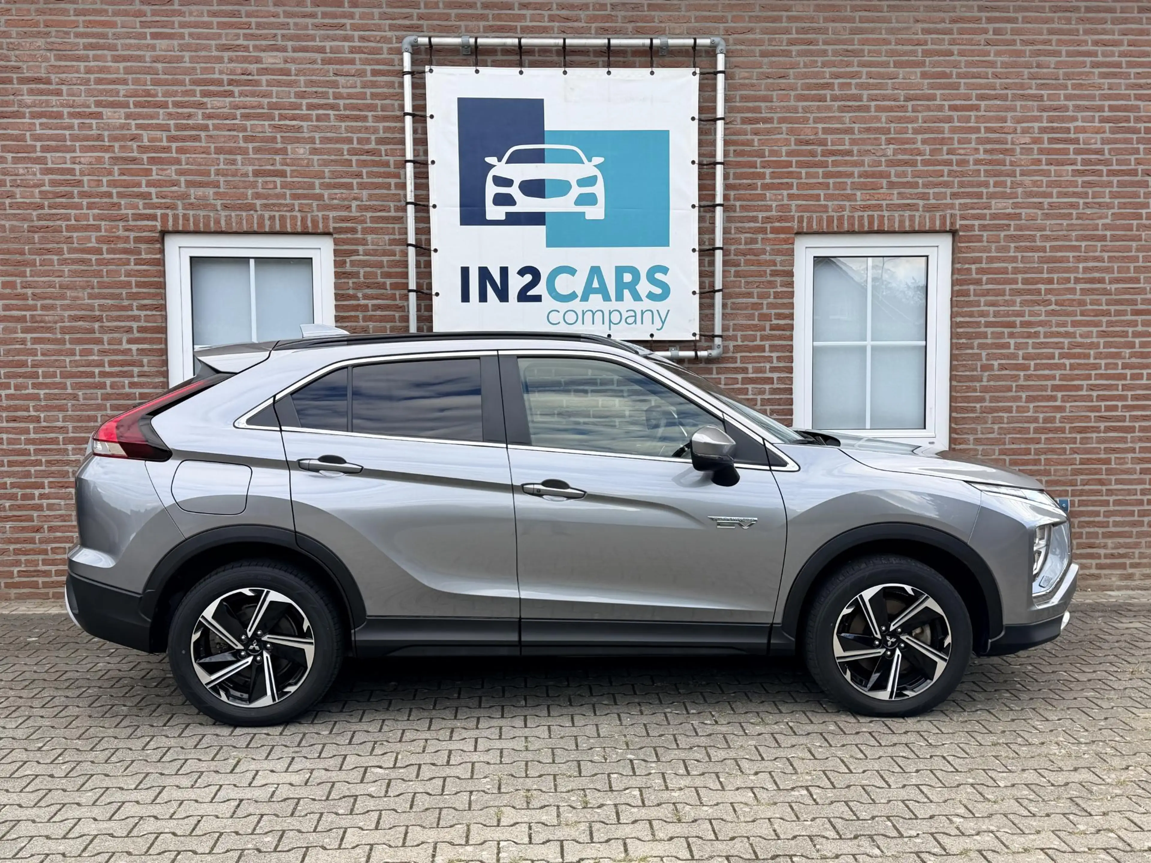 Mitsubishi Eclipse Cross 2.4 PHEV Intense+ Apple carplay / Android Auto — photo 4