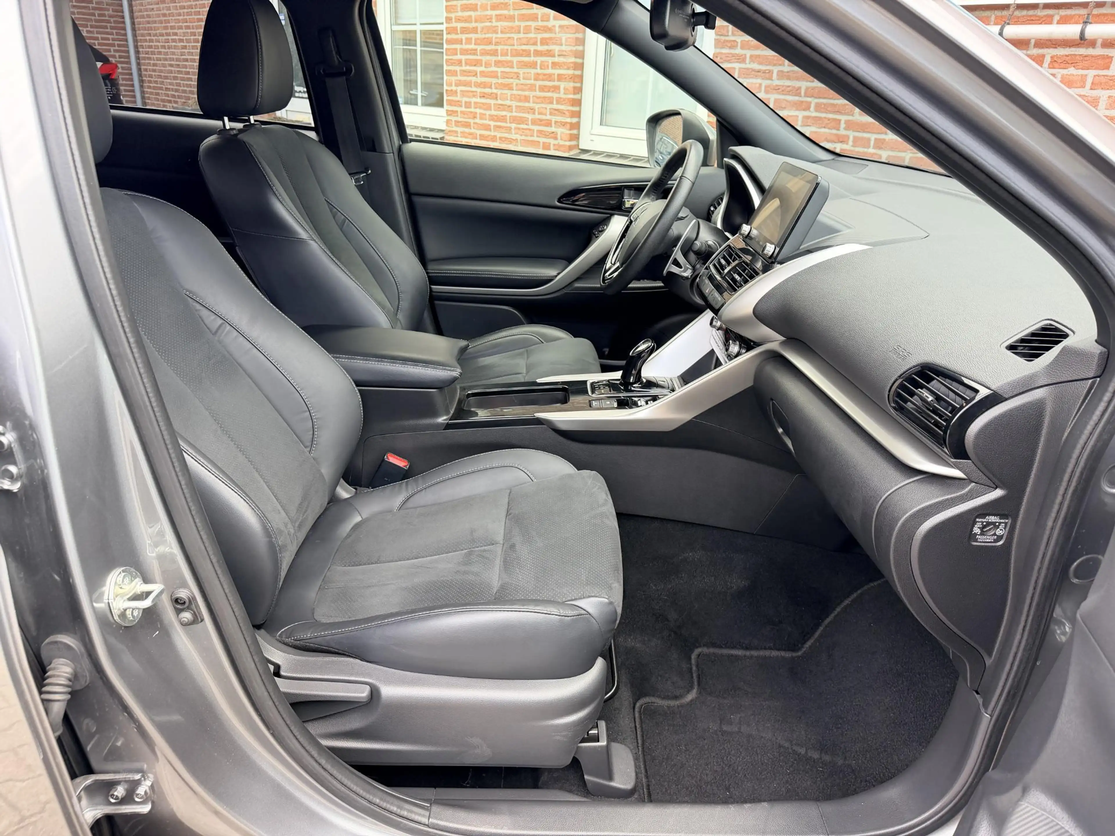 Mitsubishi Eclipse Cross 2.4 PHEV Intense+ Apple carplay / Android Auto — photo 7