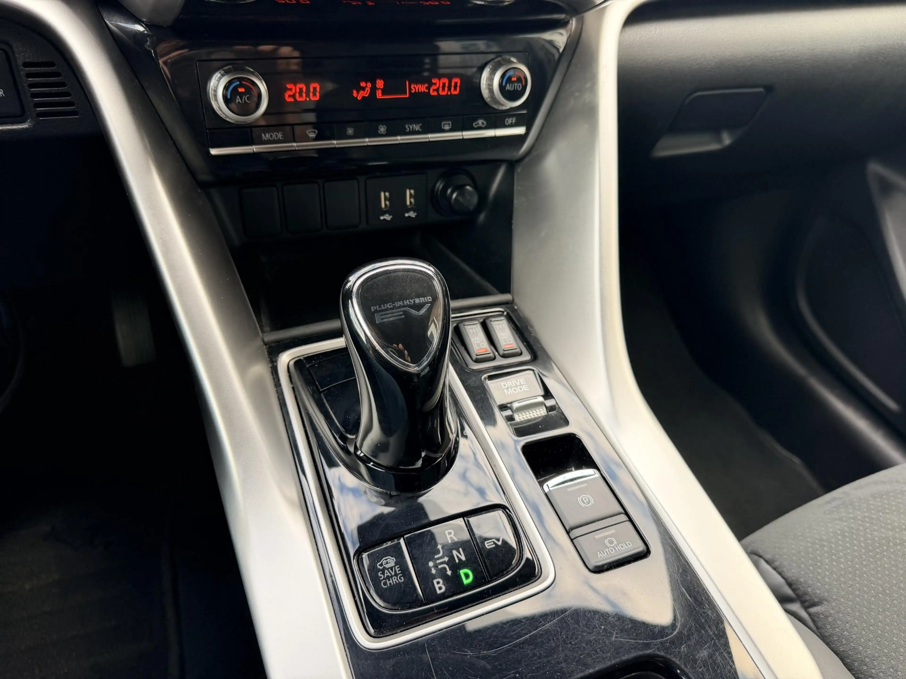 Mitsubishi Eclipse Cross 2.4 PHEV Intense+ Apple carplay / Android Auto — photo 14