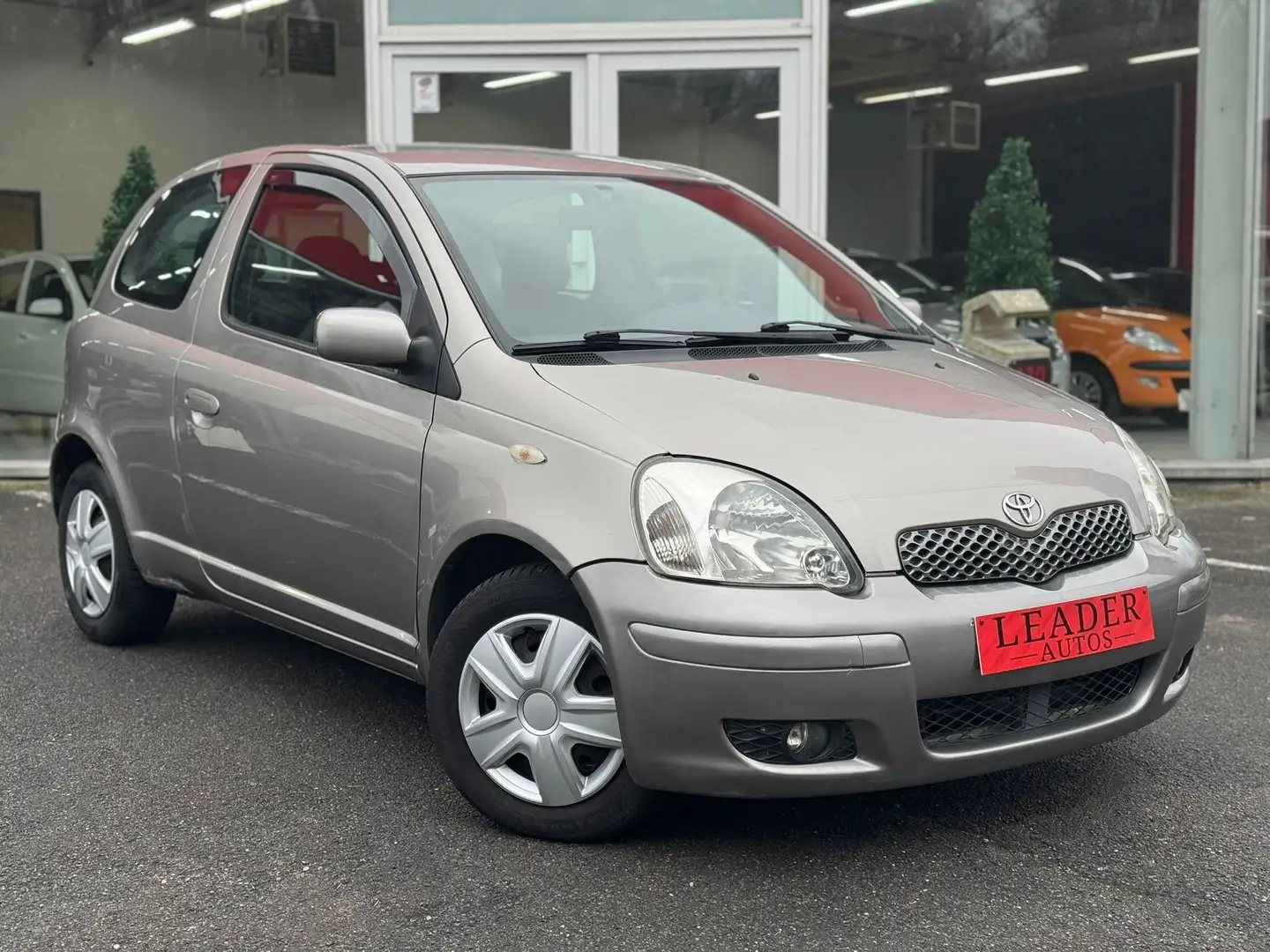 Toyota Yaris 🟩 1.3 ESSENCE 87CV - BOITE AUTOMATIQUE Beige - 2