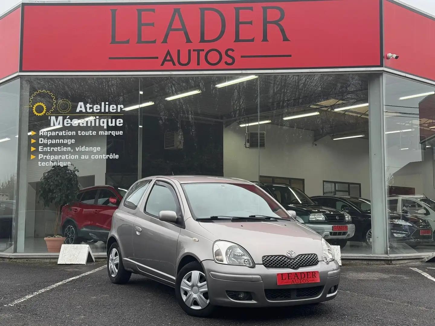 Toyota Yaris 🟩 1.3 ESSENCE 87CV - BOITE AUTOMATIQUE Beige - 1