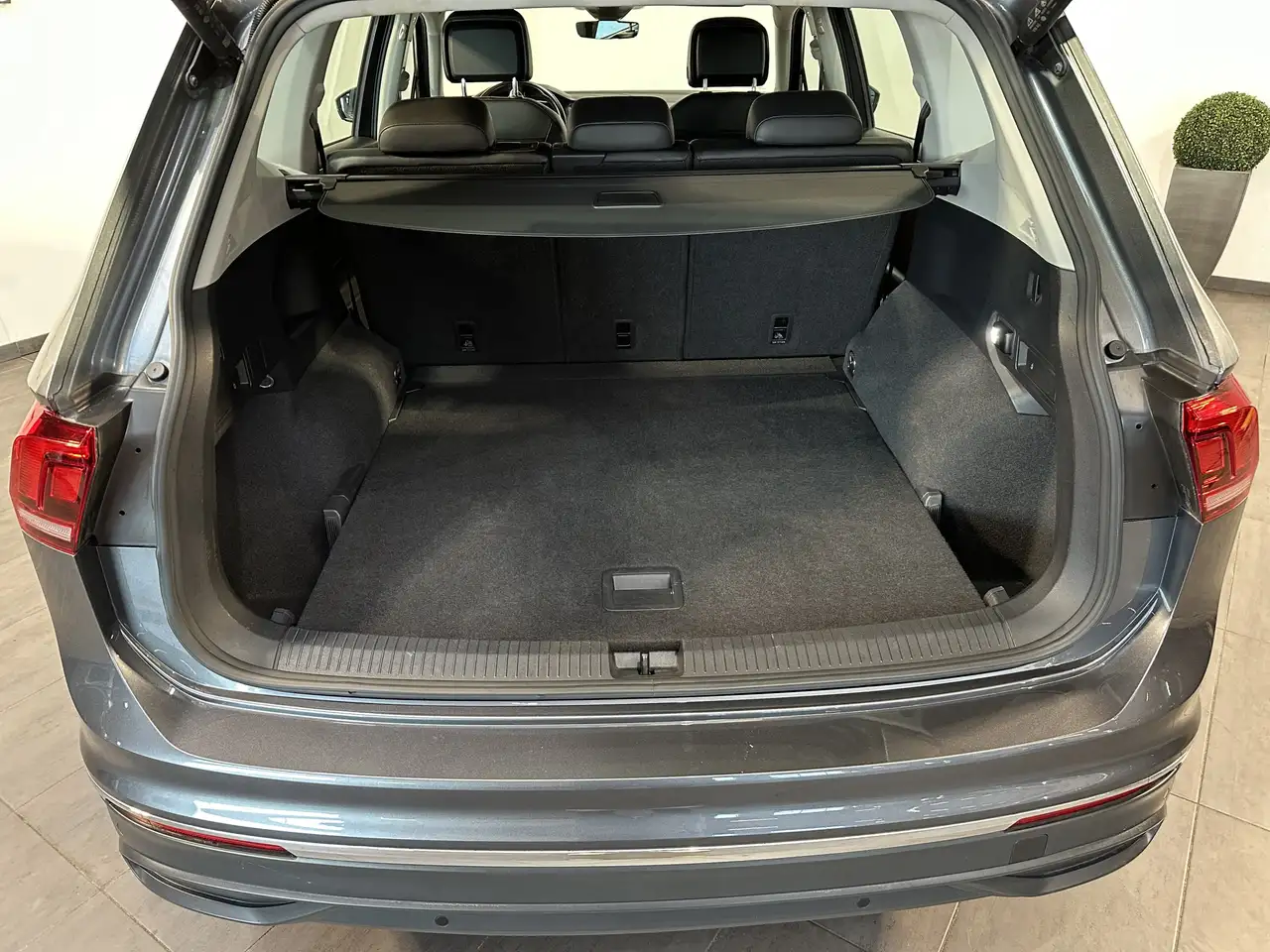 Volkswagen Tiguan Allspace 2.0 TDI 4M DSG Life NAV+LED+AHK 6