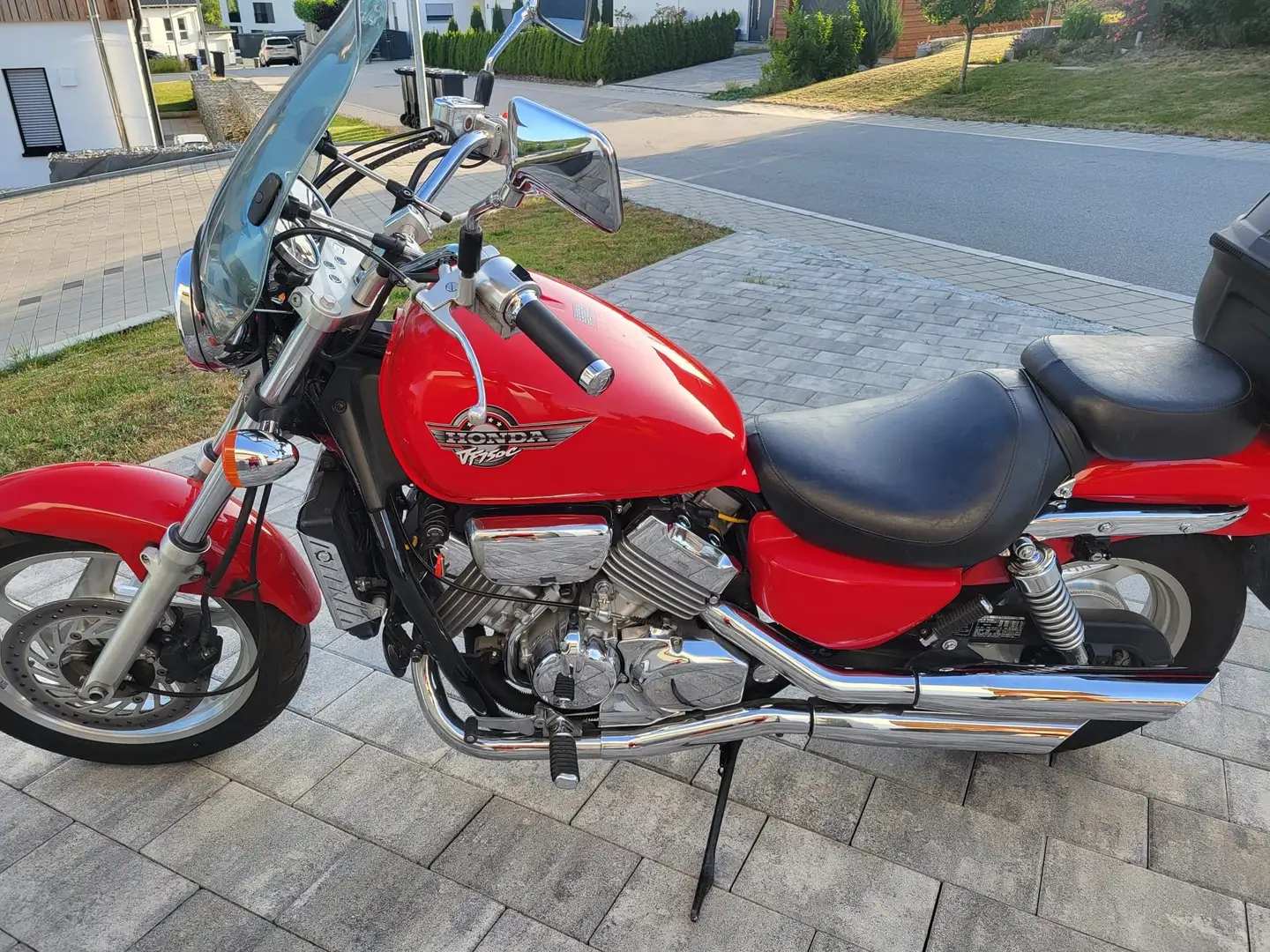 Honda VF 750 Rouge - 1