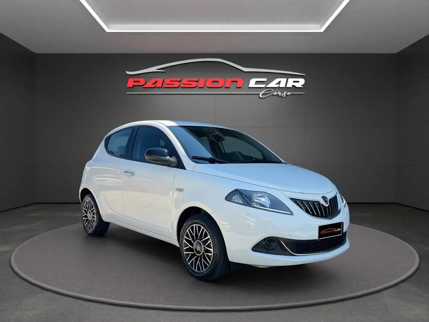 Lancia Ypsilon 1.0 firefly hybrid Platino s&s 70cv - KM 0 Bianco - 1