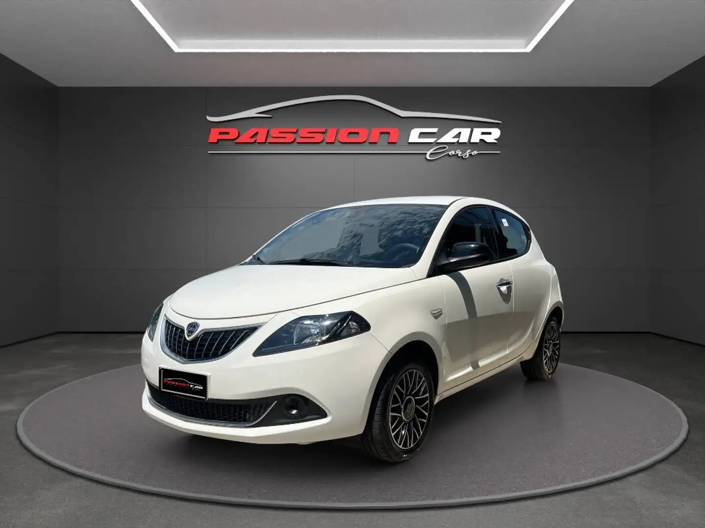 Lancia Ypsilon 1.0 firefly hybrid Platino s&s 70cv - KM 0 Bianco - 2