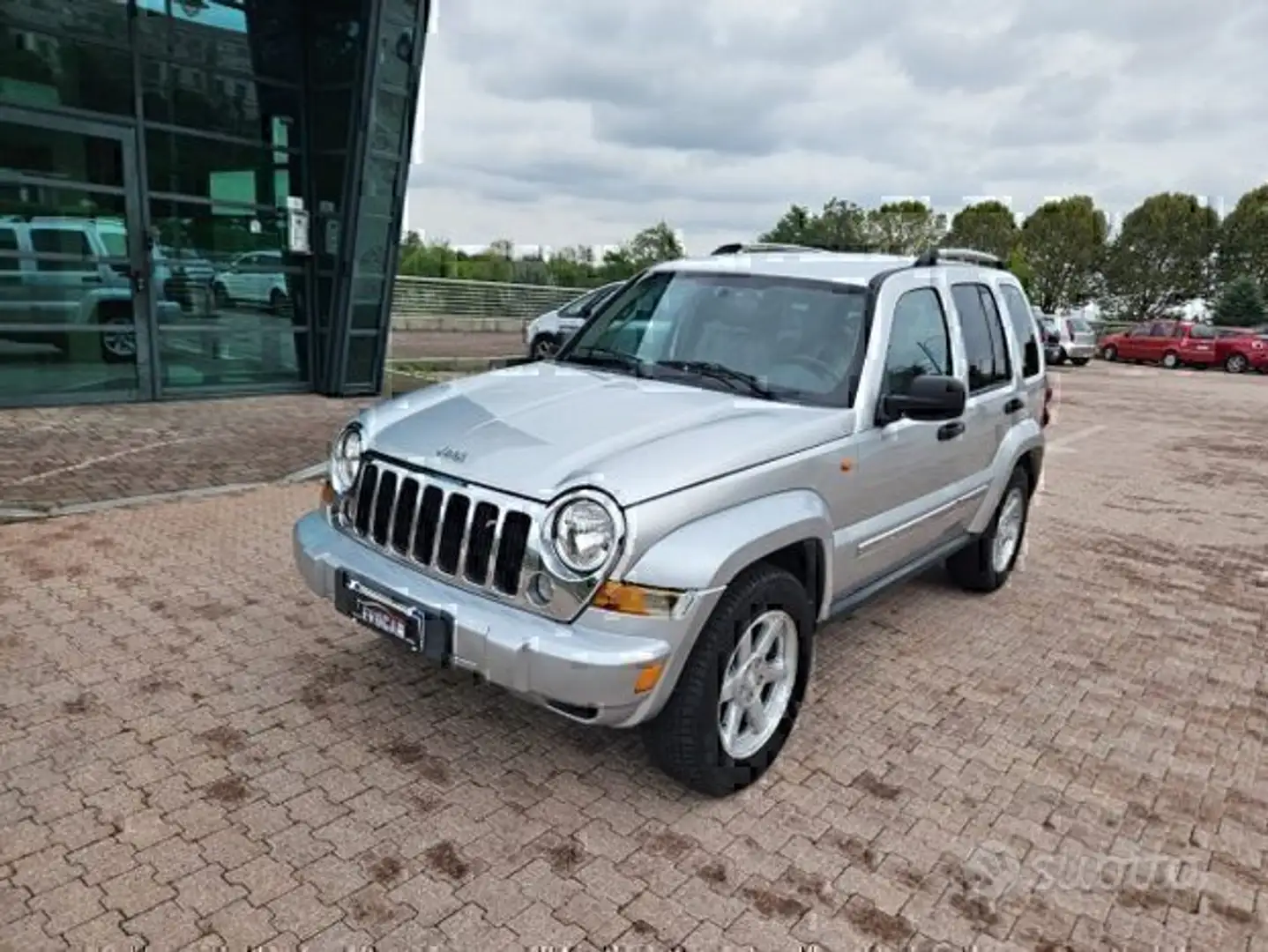 Jeep Cherokee VALUTIAMO USATO/SCAMBIO Gris - 1