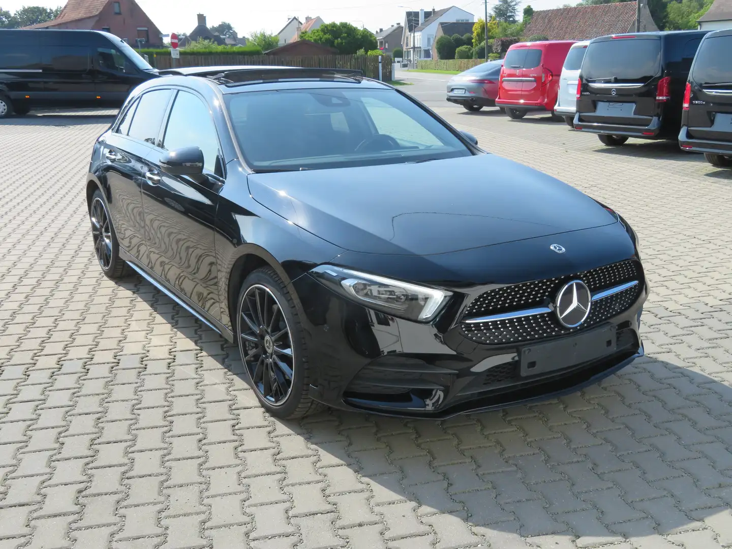 Mercedes-Benz A 250 Amg-Pack Zwart - 1