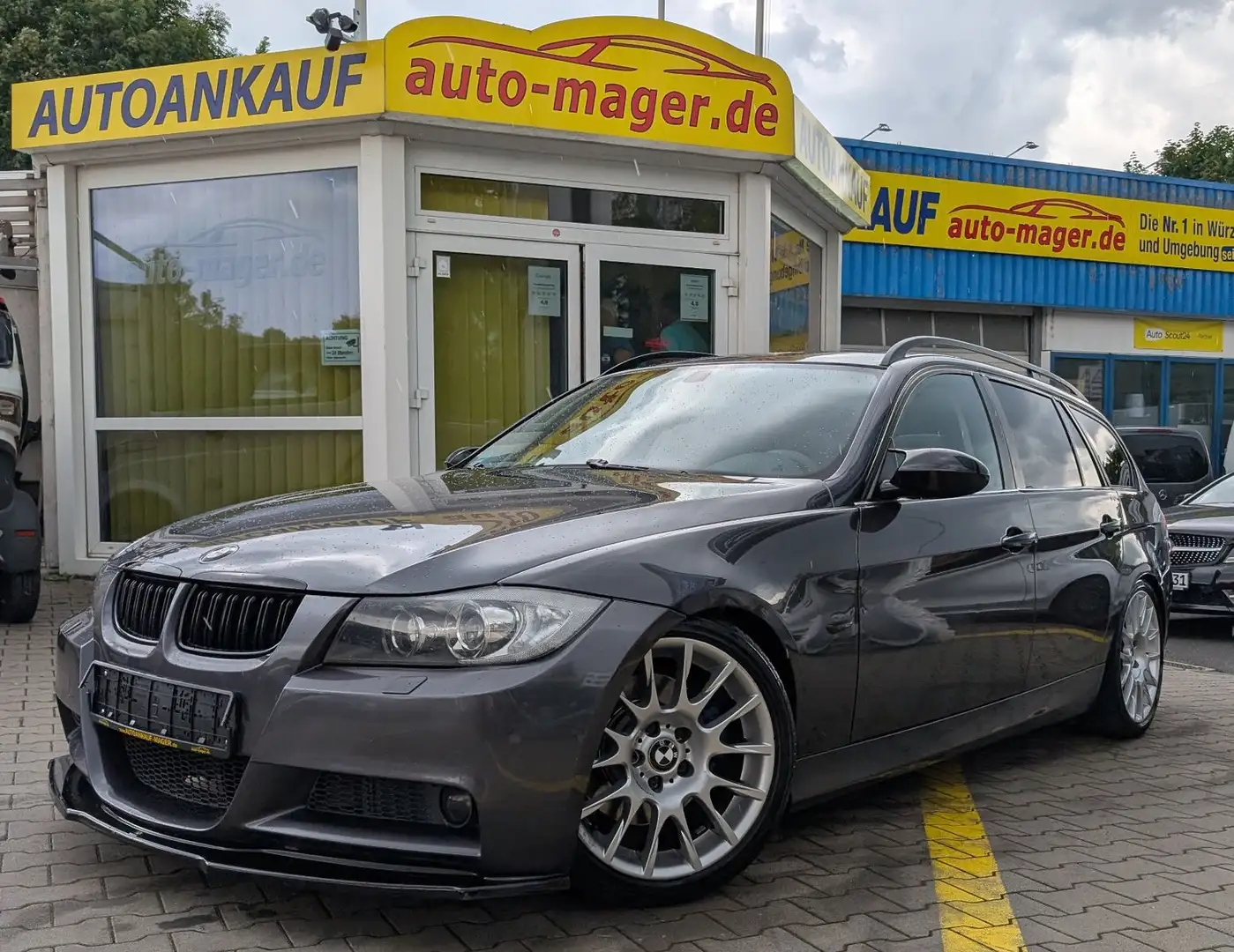 BMW 330 i*M-Paket Umbau*AHK*XEN*Shz*Pano*Pdc*Navi*TÜV Šedá - 1