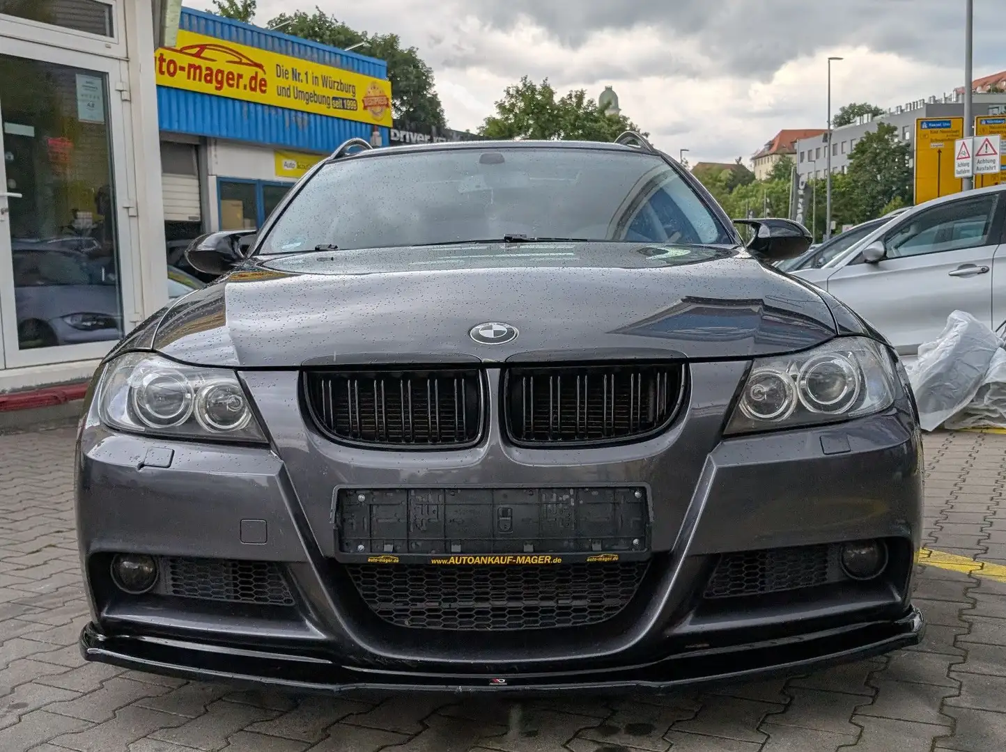 BMW 330 i*M-Paket Umbau*AHK*XEN*Shz*Pano*Pdc*Navi*TÜV Šedá - 2