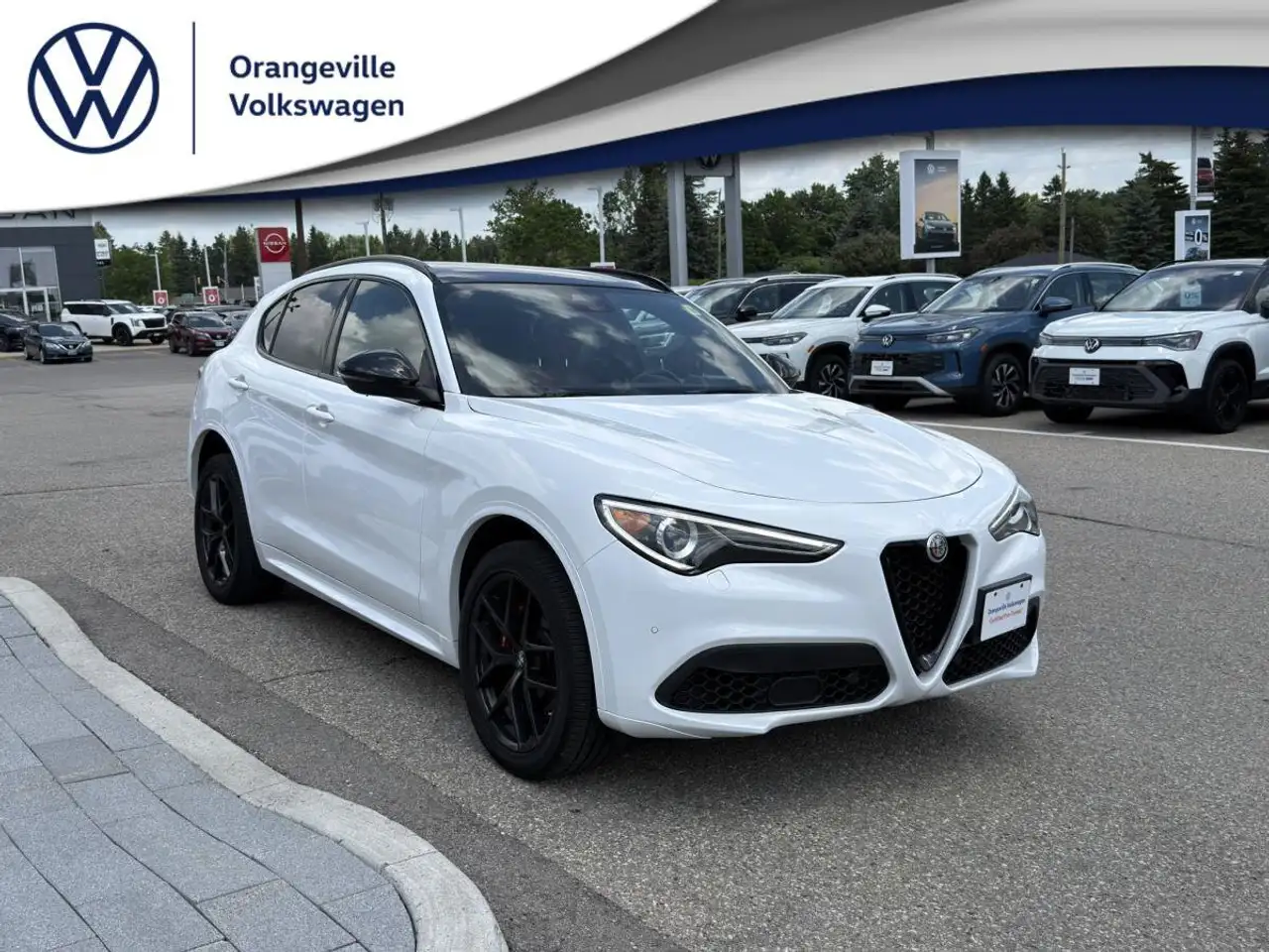 Alfa Romeo Stelvio снимка Alfa Romeo Stelvio
