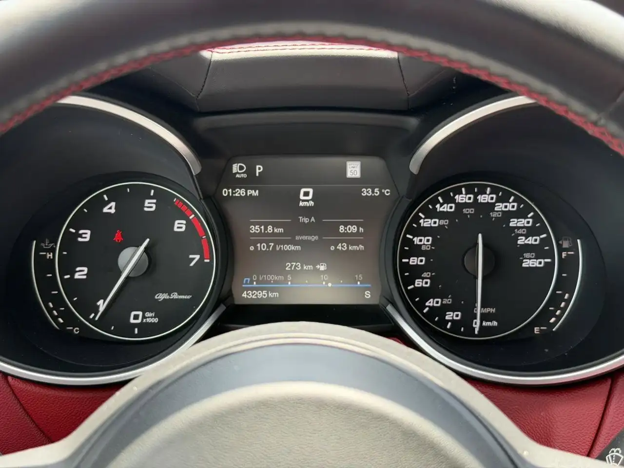 Alfa Romeo Stelvio снимка Alfa Romeo Stelvio