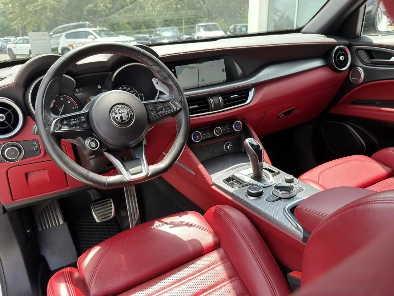 Alfa Romeo Stelvio снимка Alfa Romeo Stelvio