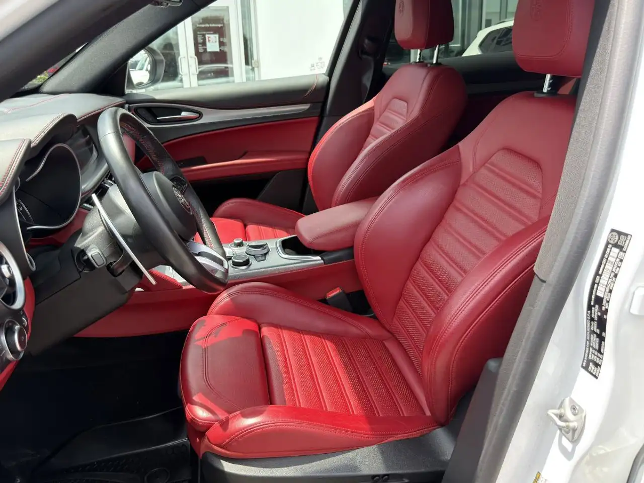 Alfa Romeo Stelvio снимка Alfa Romeo Stelvio