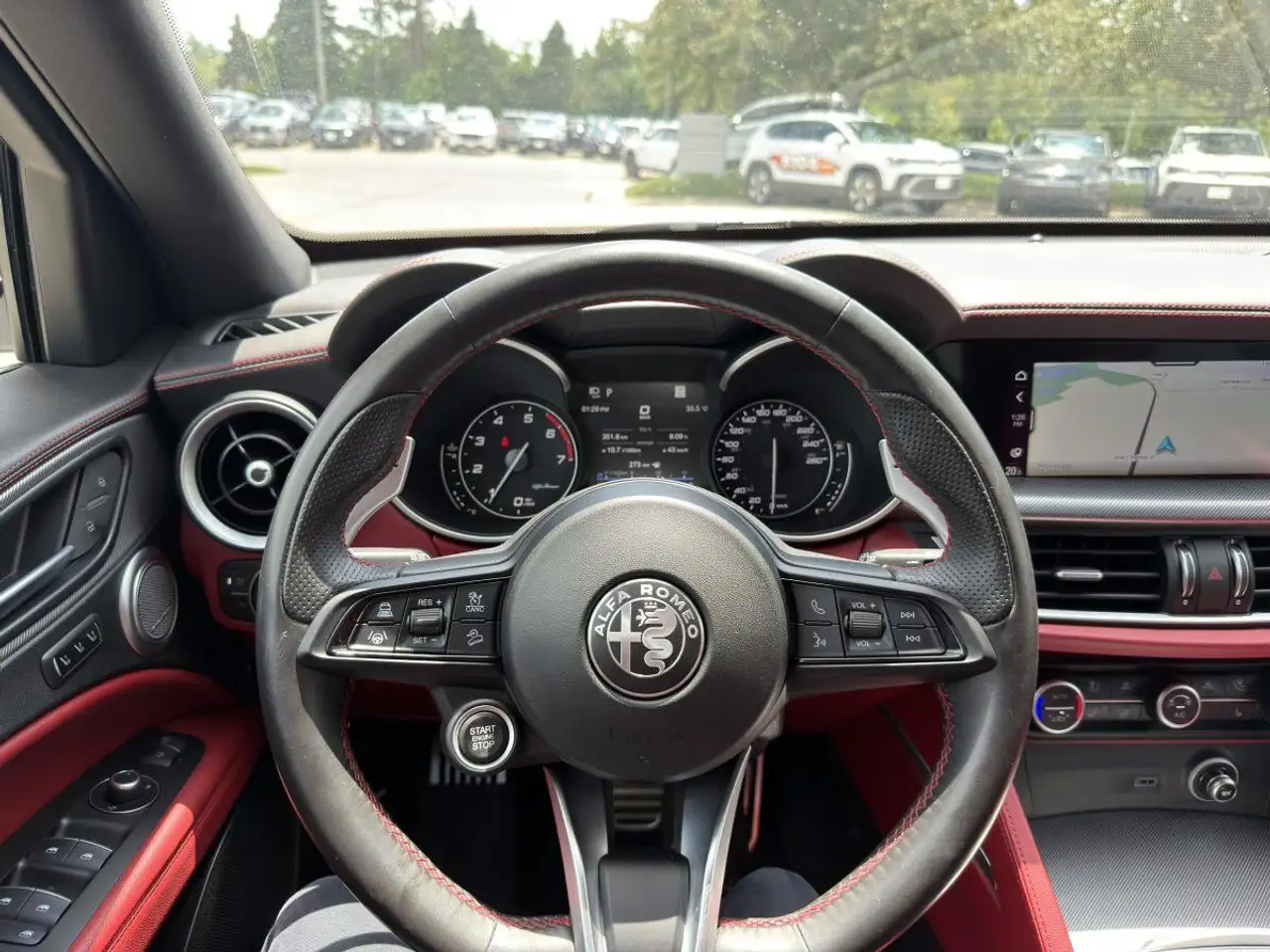 Alfa Romeo Stelvio снимка Alfa Romeo Stelvio
