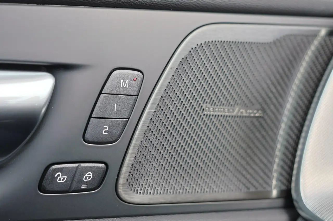 Volvo XC60 2026 — фото 11
