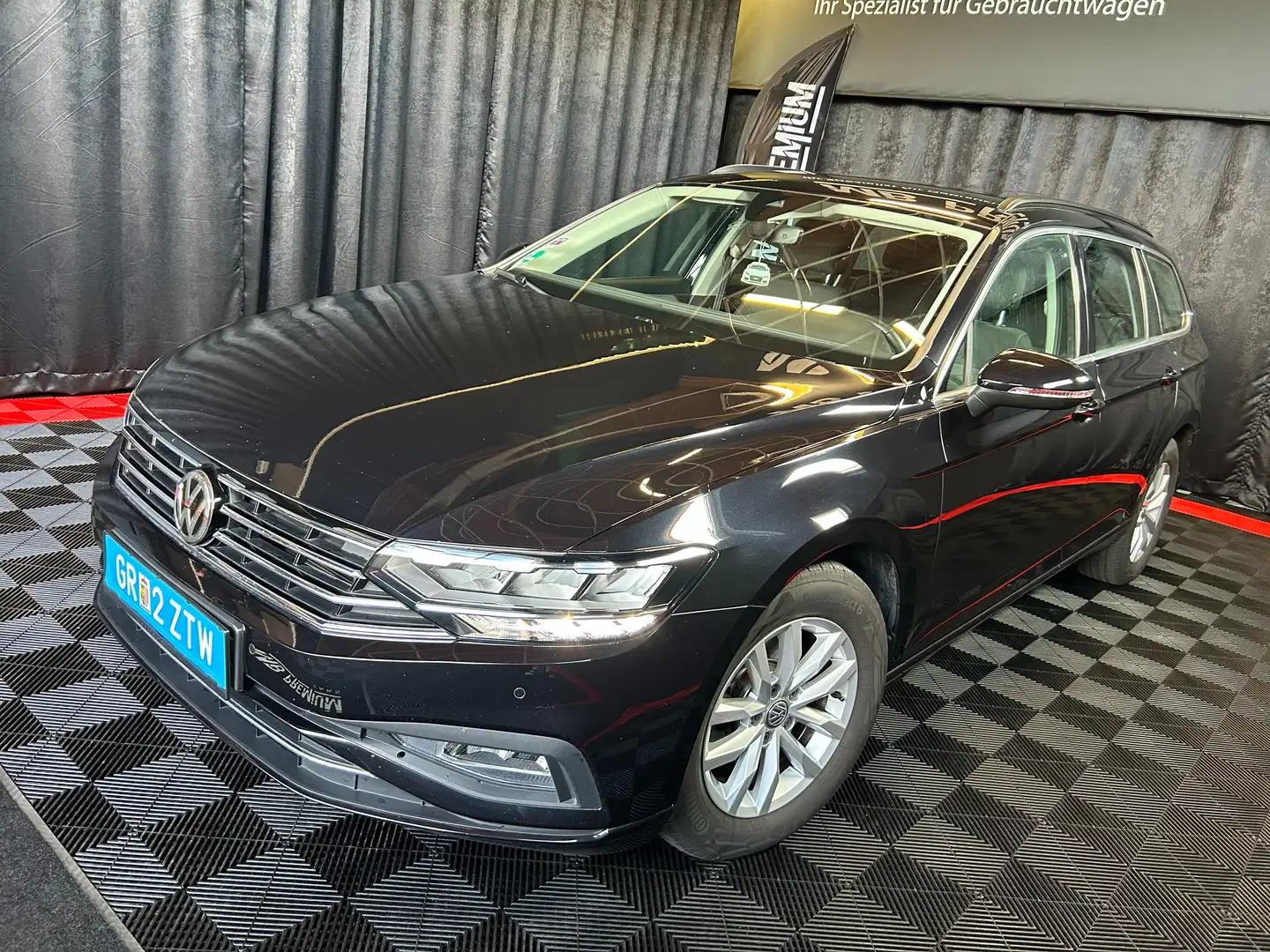 Volkswagen Passat Variant Business *LED*NAVI*KAMERA*MASSGE* Schwarz - 2