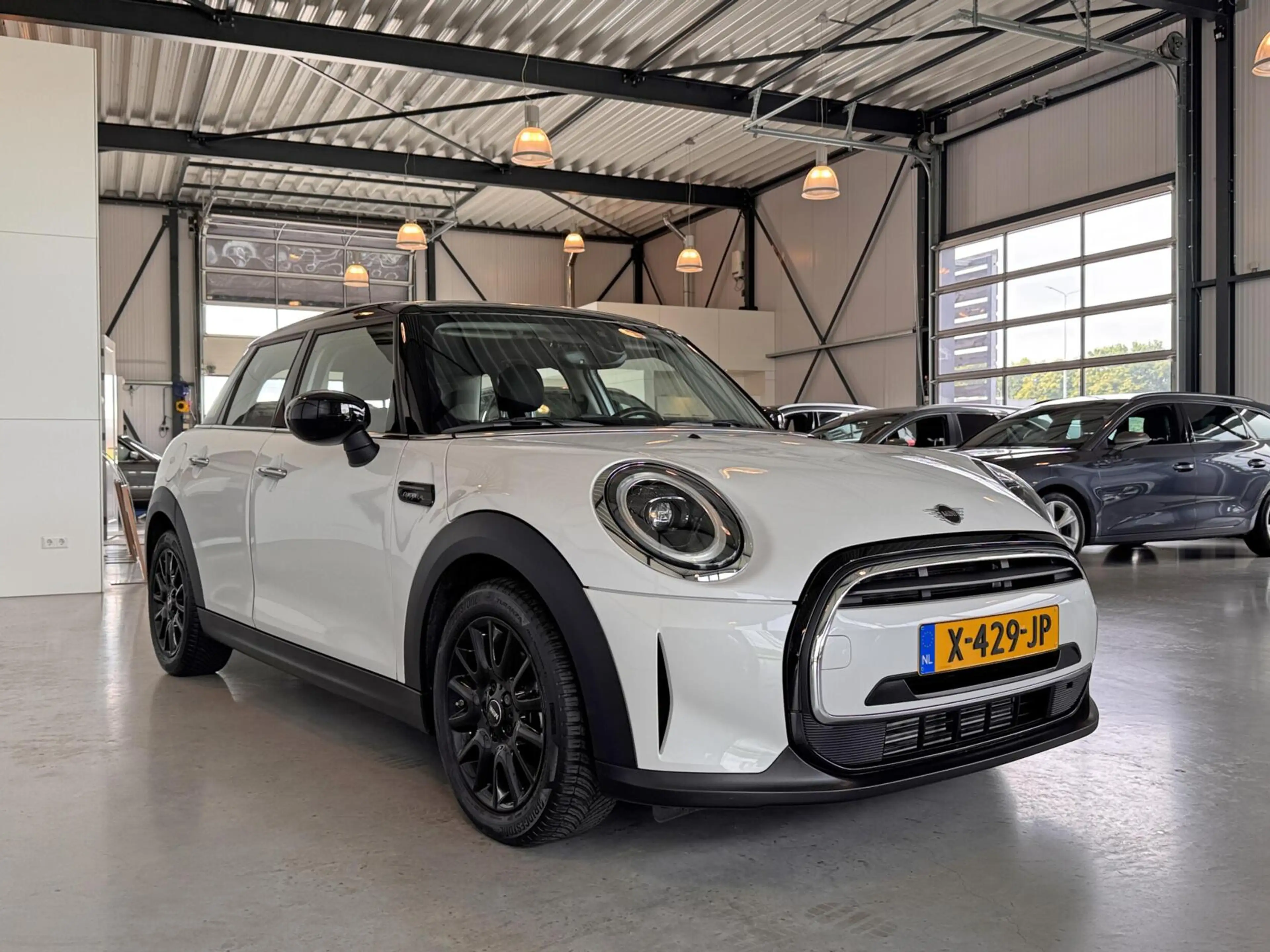 MINI Cooper 5-Deurs 1.5 Camden Edition — photo 9