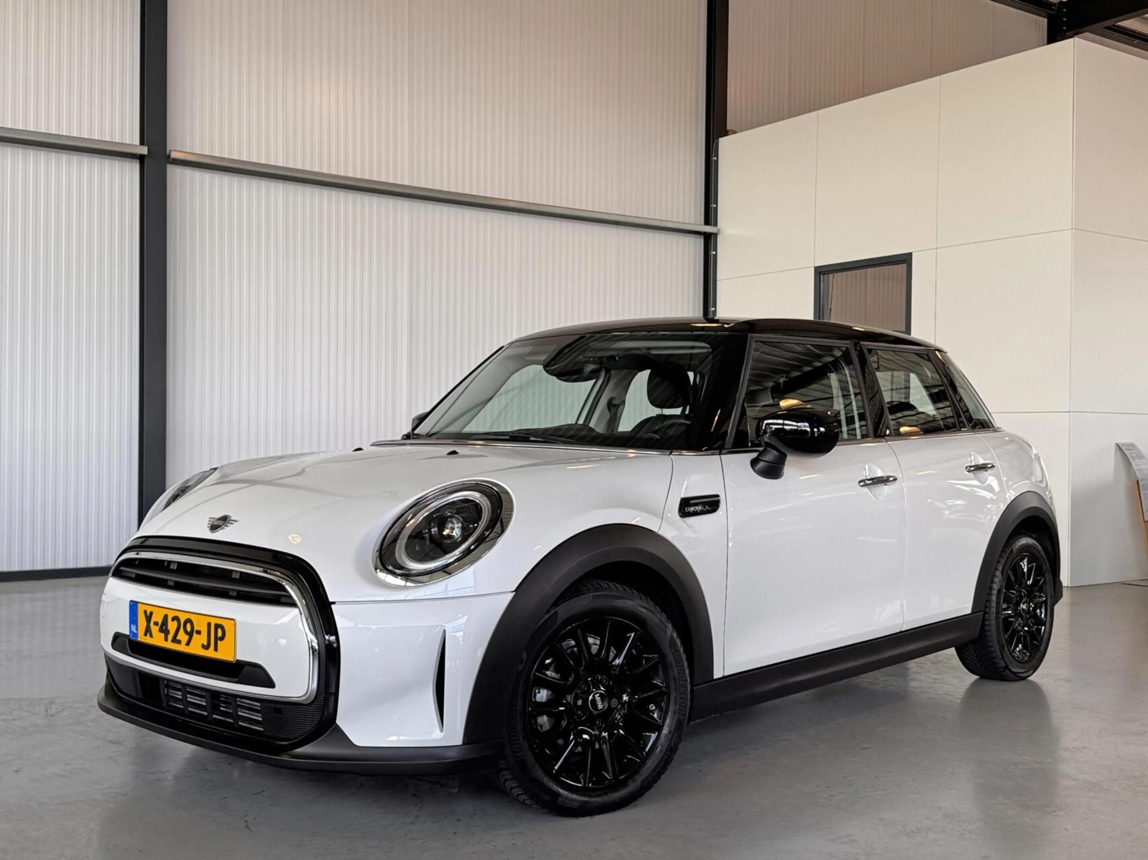 MINI Cooper 5-Deurs 1.5 Camden Edition