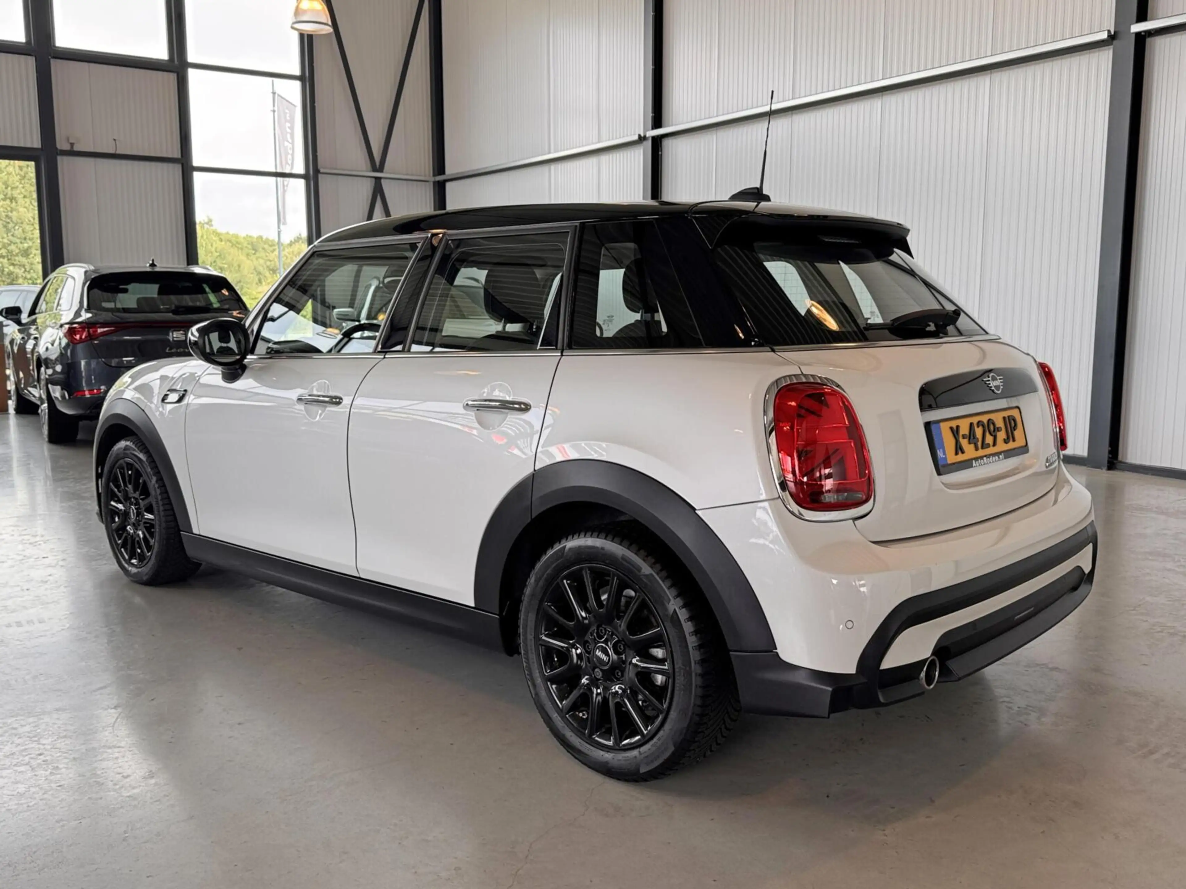 MINI Cooper 5-Deurs 1.5 Camden Edition — photo 22