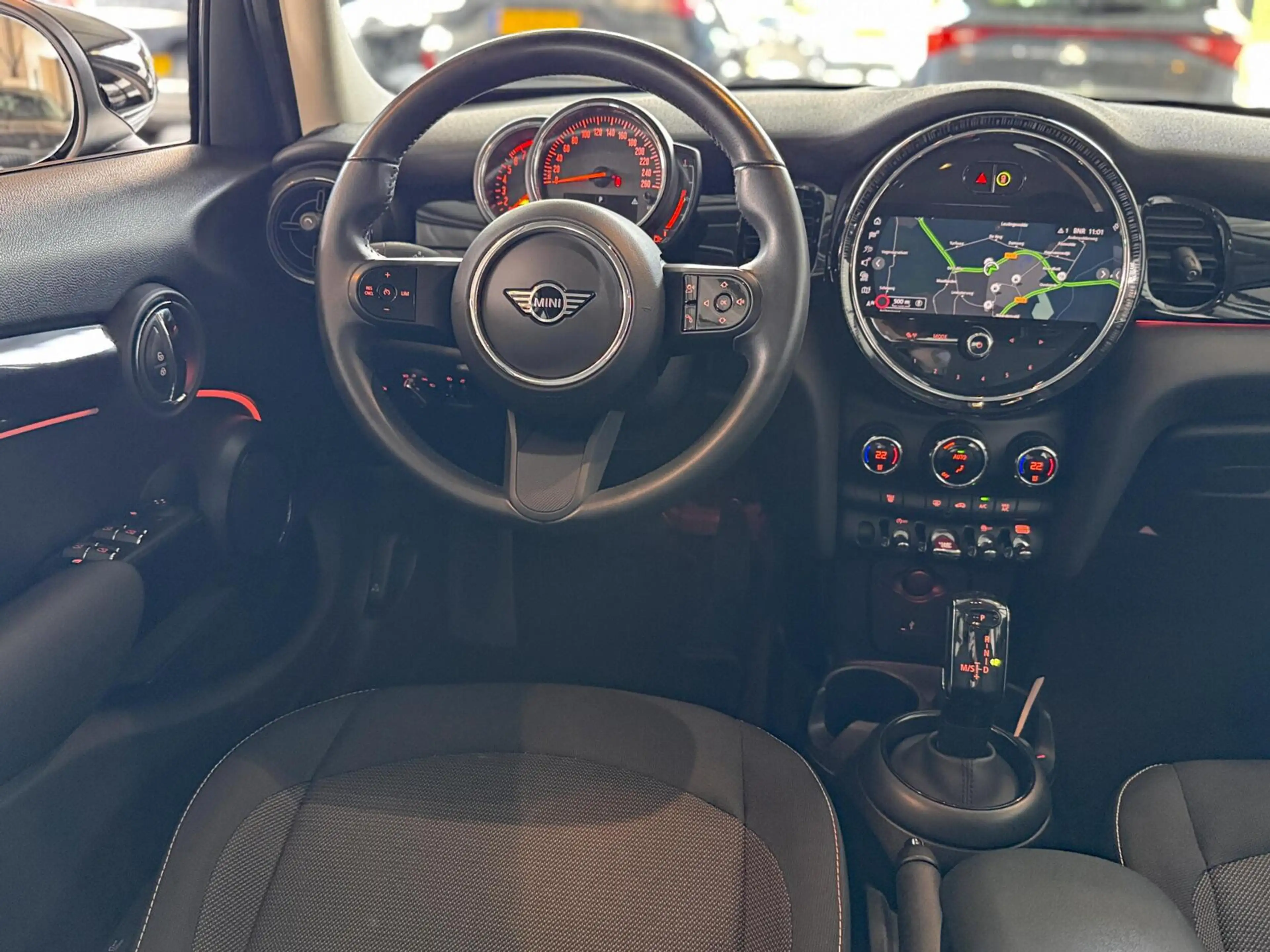 MINI Cooper 5-Deurs 1.5 Camden Edition — photo 2