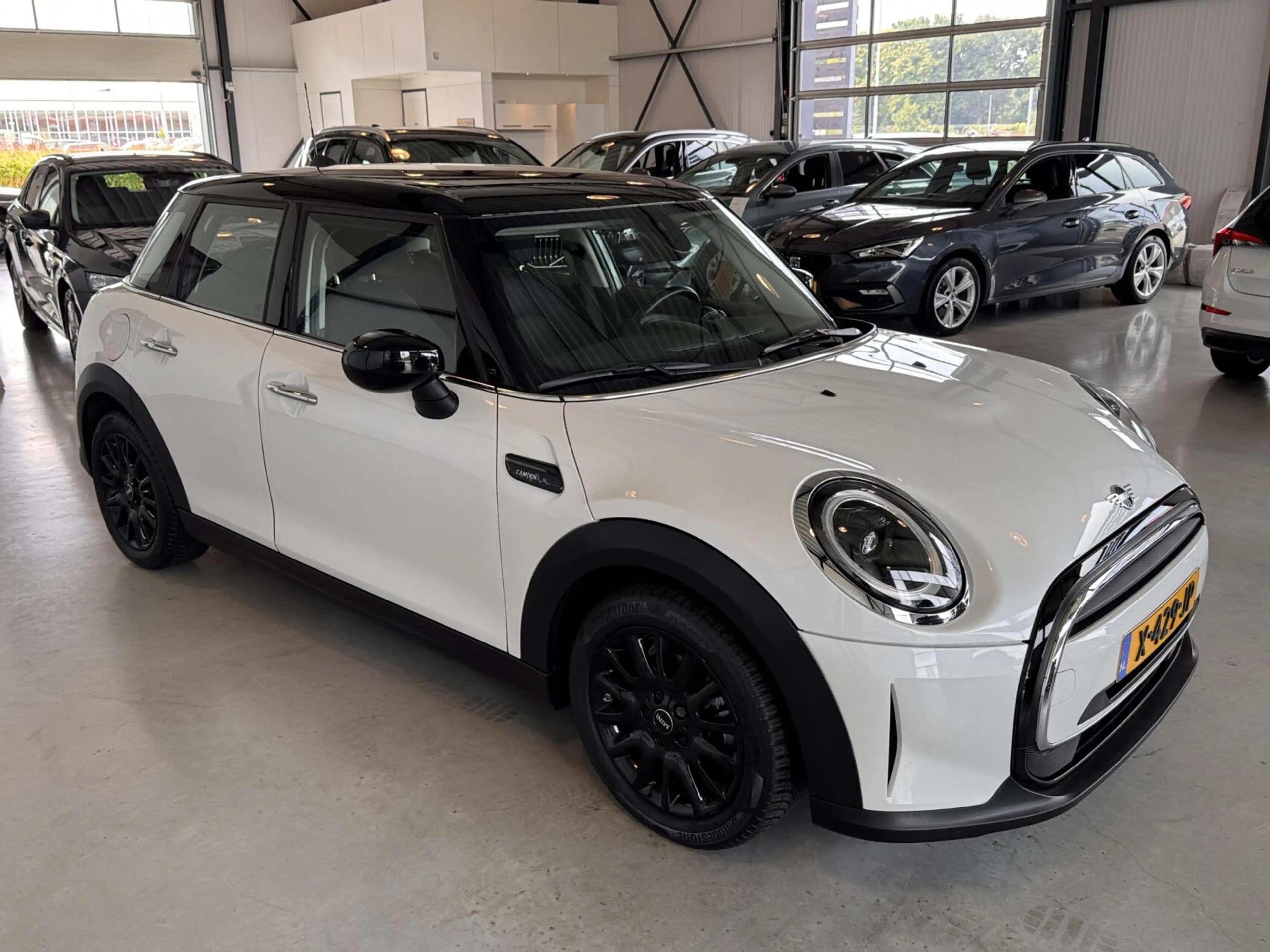 MINI Cooper 5-Deurs 1.5 Camden Edition — photo 31