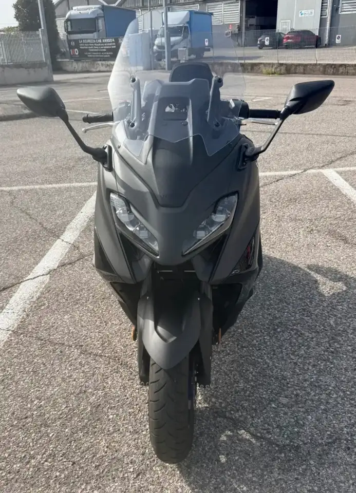 Yamaha Tmax 560