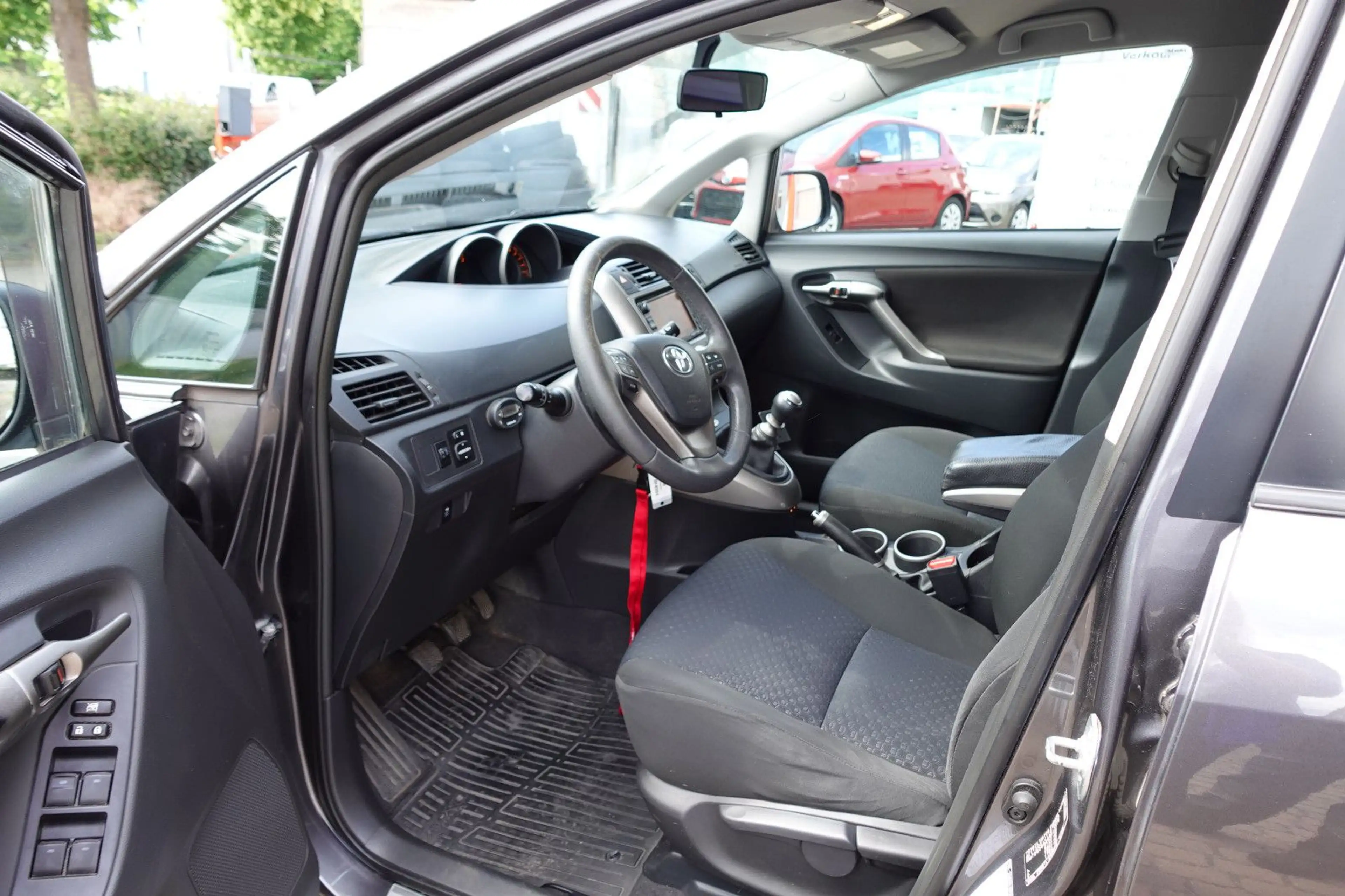 Toyota Verso 1.8l Life 7 Sitze Kamera Navigation — photo 5