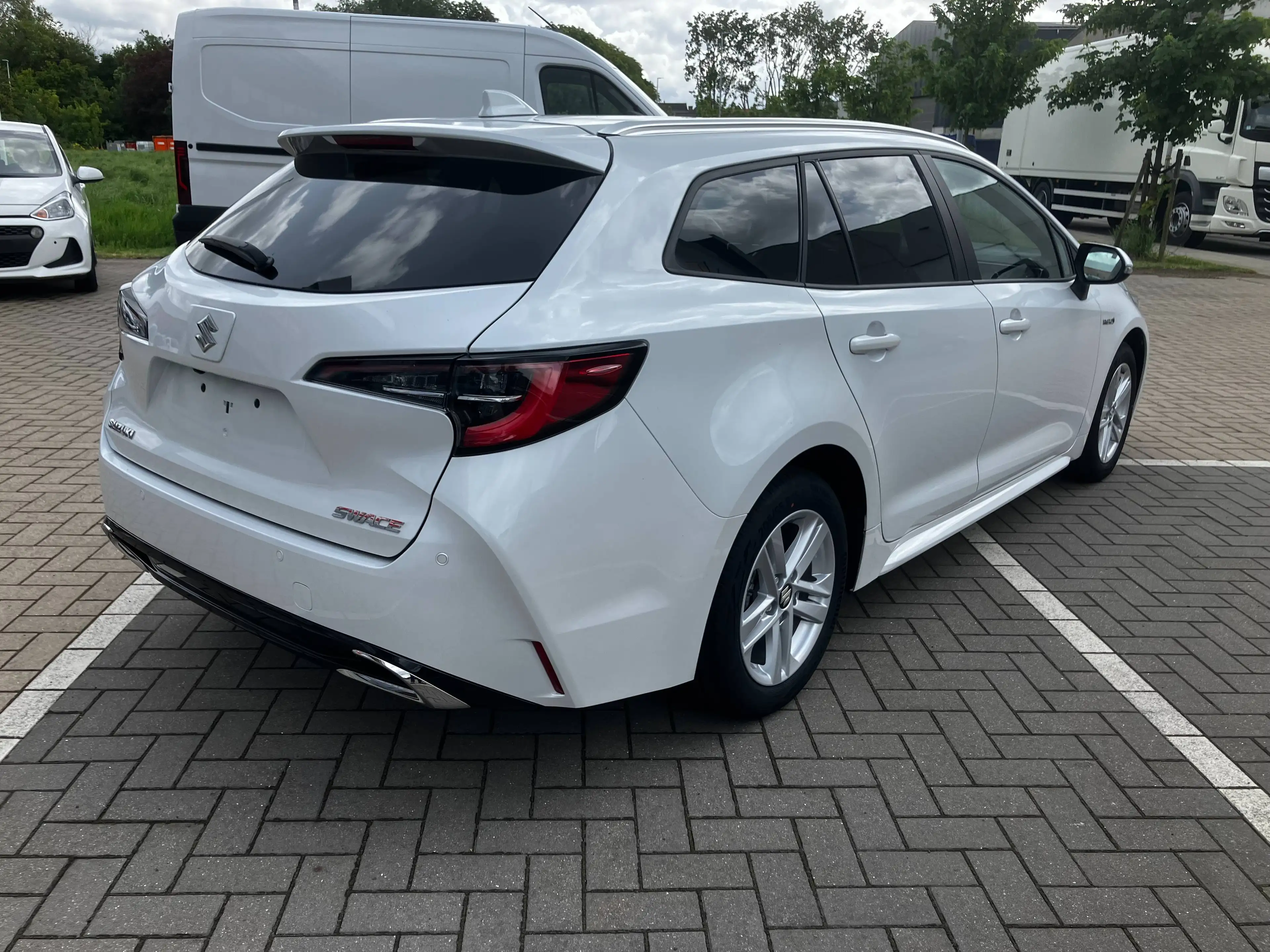 Suzuki Swace Swace HEV 1.8 Hybrid CVT GLX — photo 4