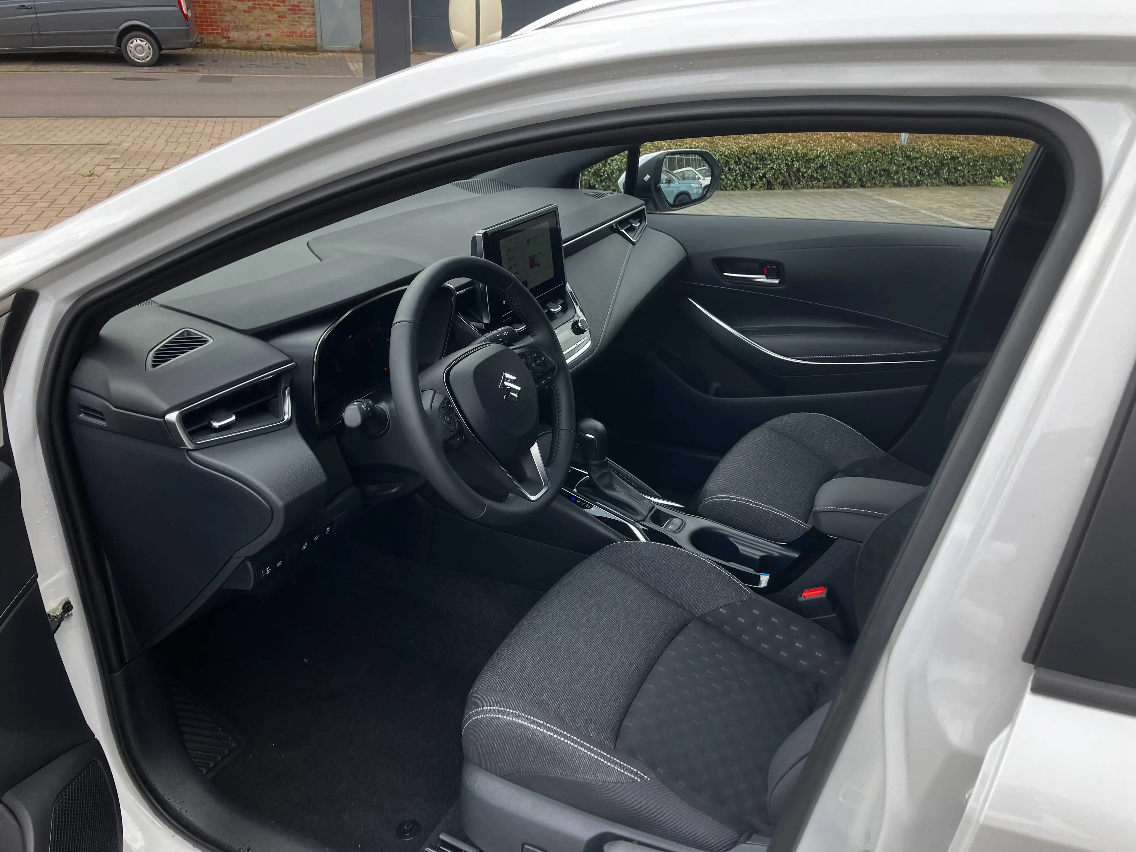 Suzuki Swace Swace HEV 1.8 Hybrid CVT GLX — photo 6
