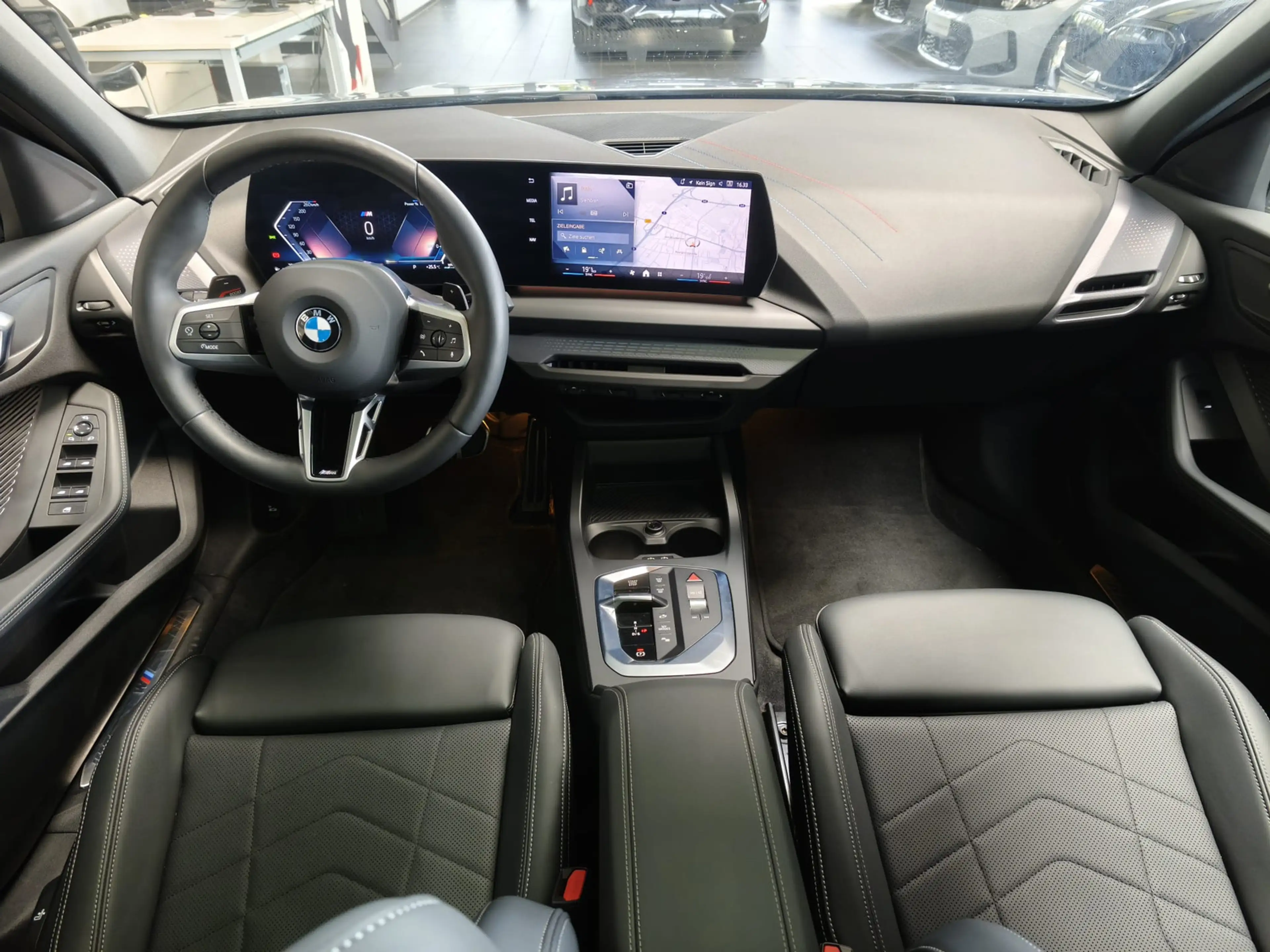 BMW 120 i M Sport PANO/Dr.As+/19"/Komf.Zugang — photo 11