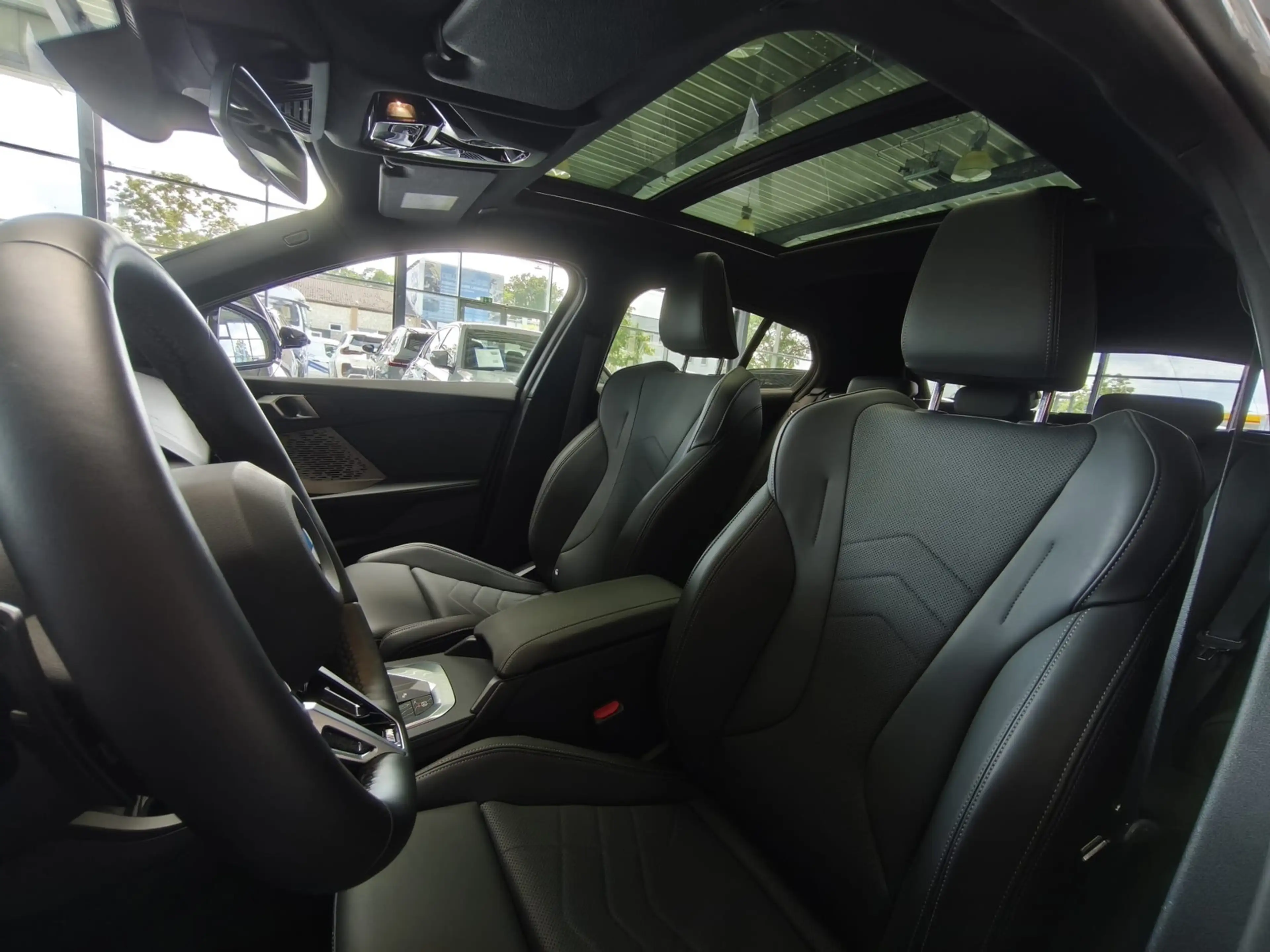 BMW 120 i M Sport PANO/Dr.As+/19"/Komf.Zugang — photo 9