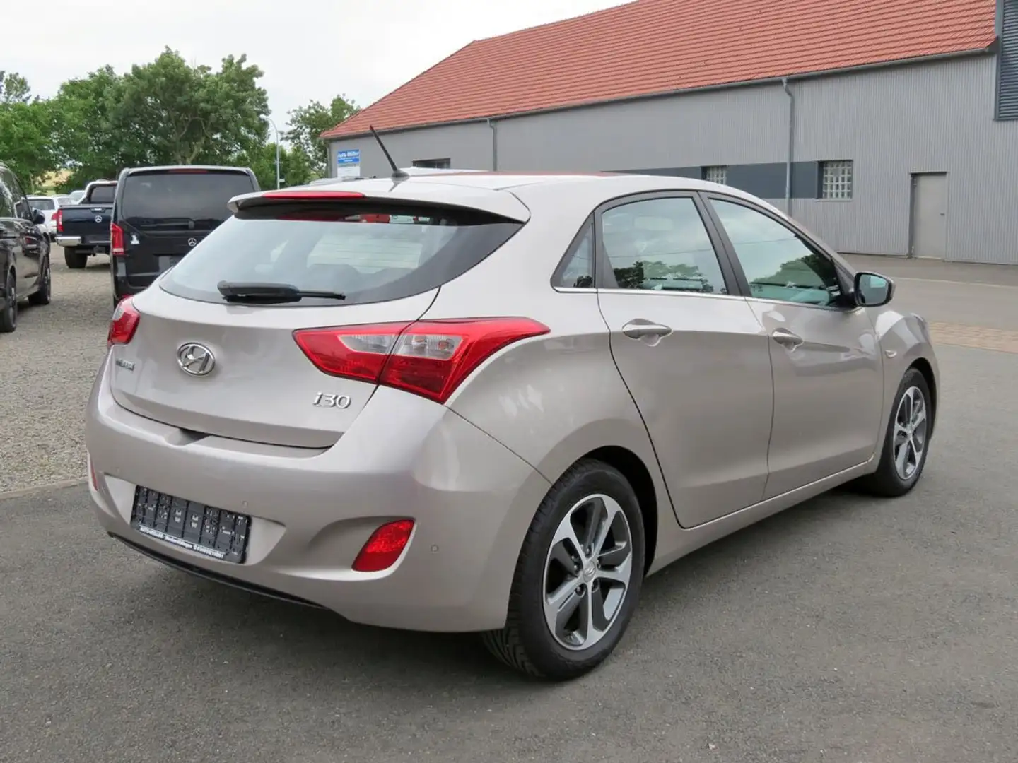 Hyundai i30 blue Trend Klima PDC Sitzh. Lenkradheizung Beige - 2