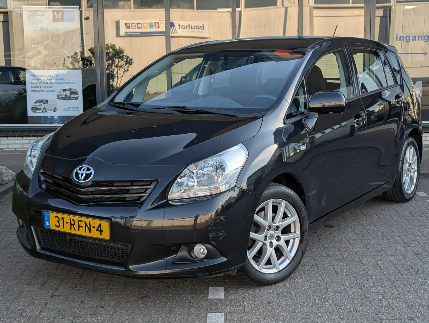 Toyota Verso 1.8 VVT-i Business 7p. / PANO Zwart - 1