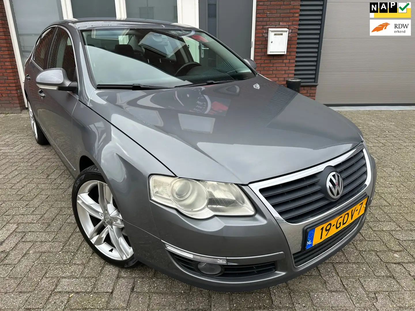 Volkswagen Passat 1.8 TFSI Comfortline / Clima / Cruise / NAP Сірий - 1