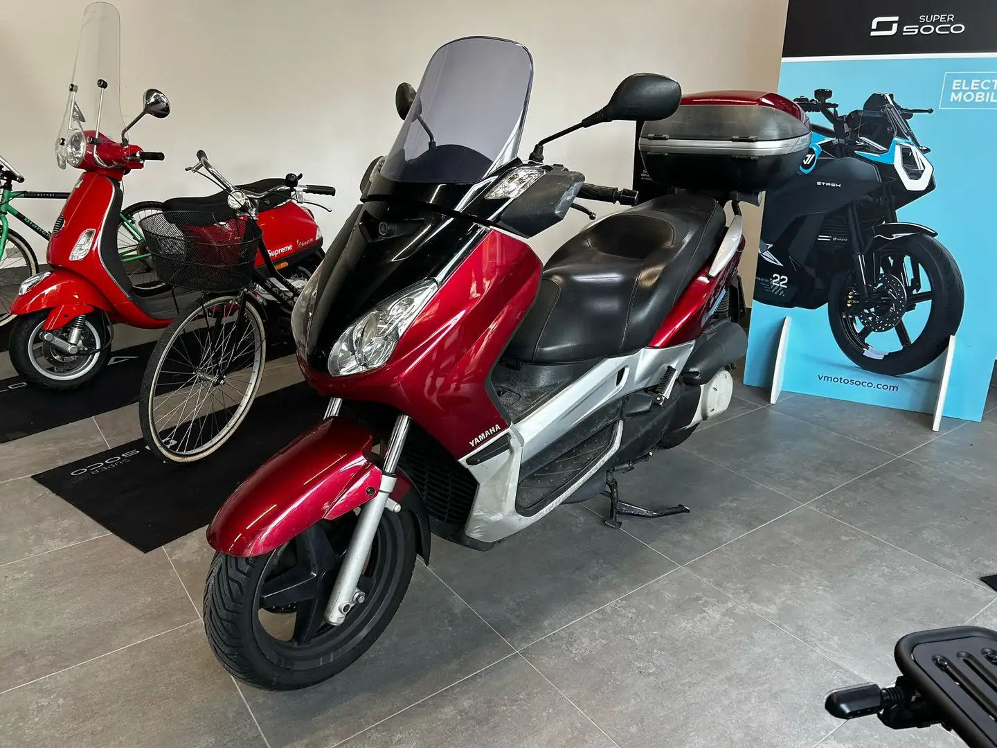 Yamaha X-Max 250 Roşu - 1