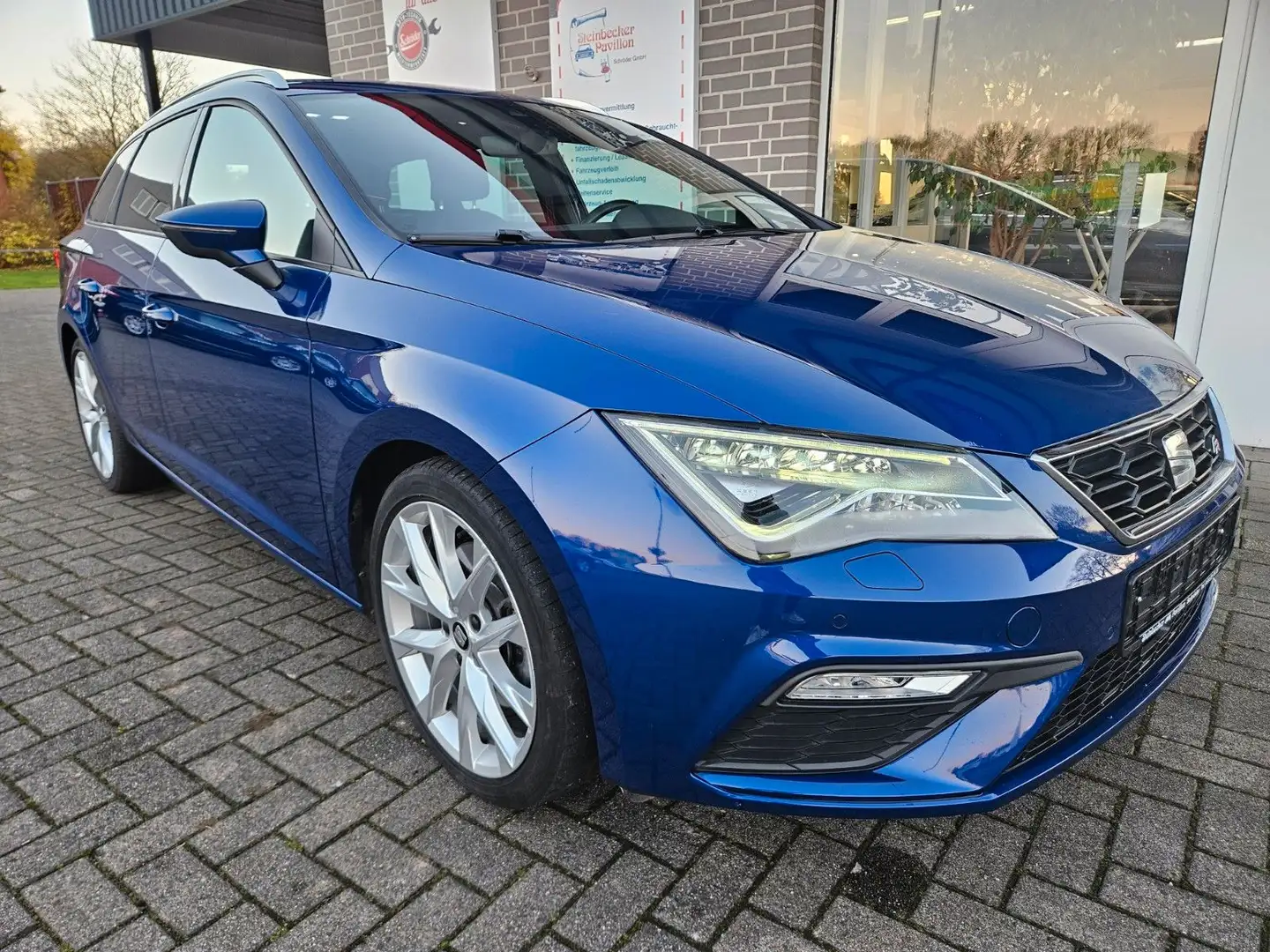 SEAT Leon ST FR AHK KAM NAV LED SHZ ACC Bleu - 1