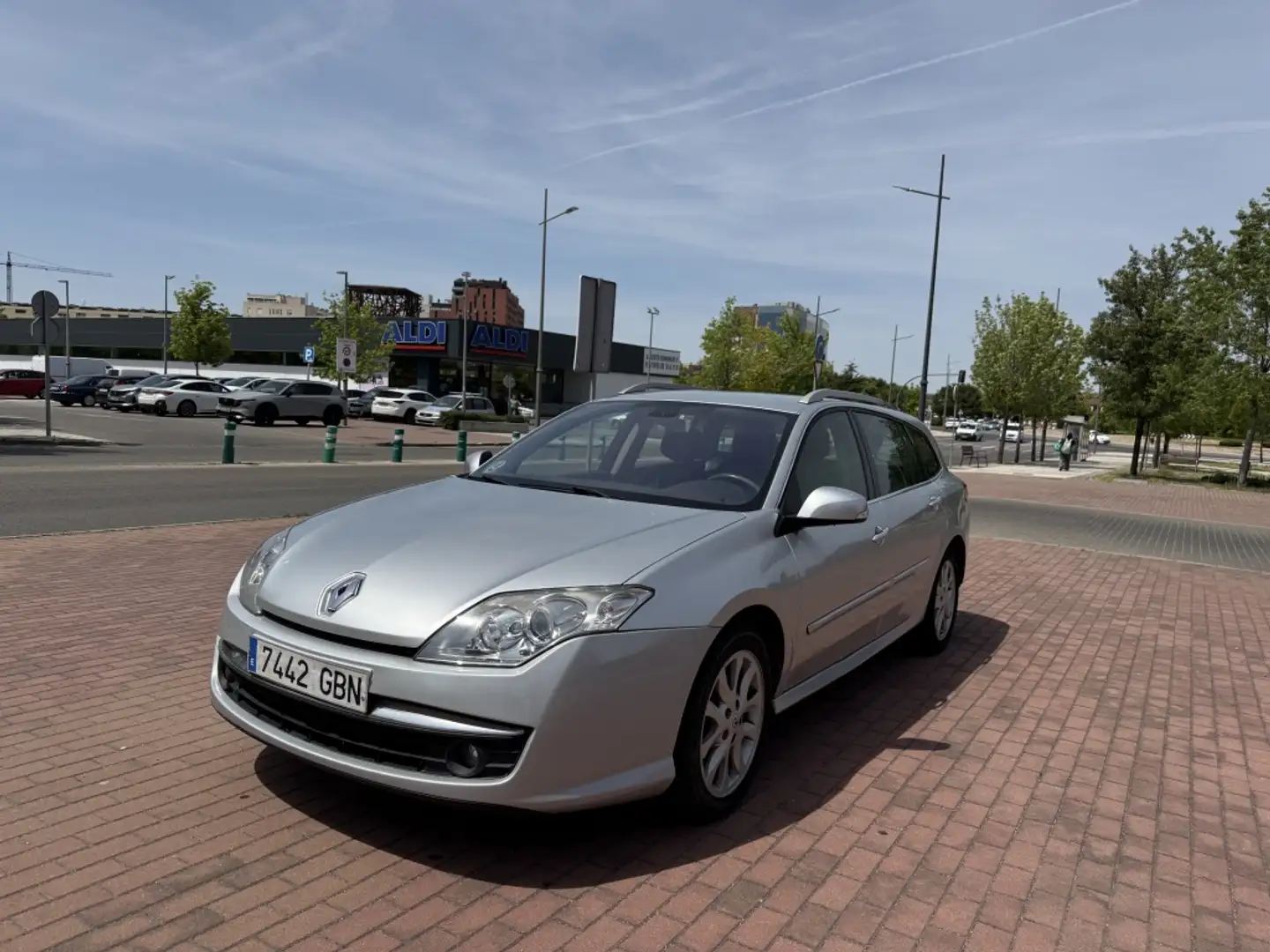 Renault Laguna G.Tour 2.0dCi Authentique Plateado - 2