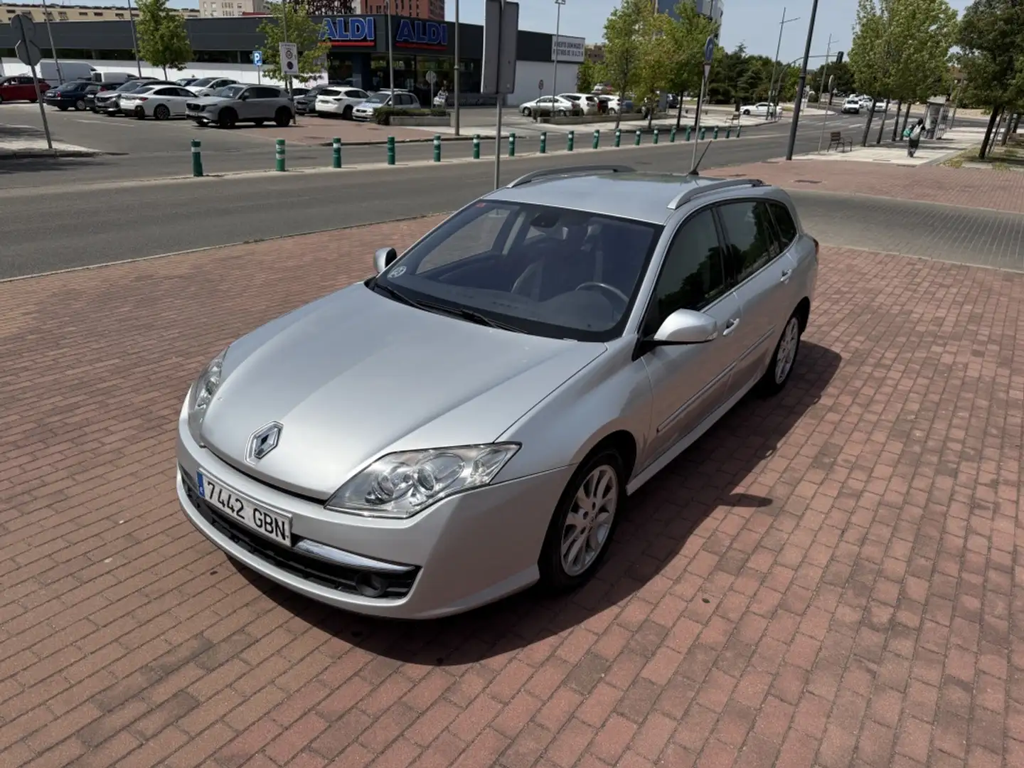 Renault Laguna G.Tour 2.0dCi Authentique Plateado - 1