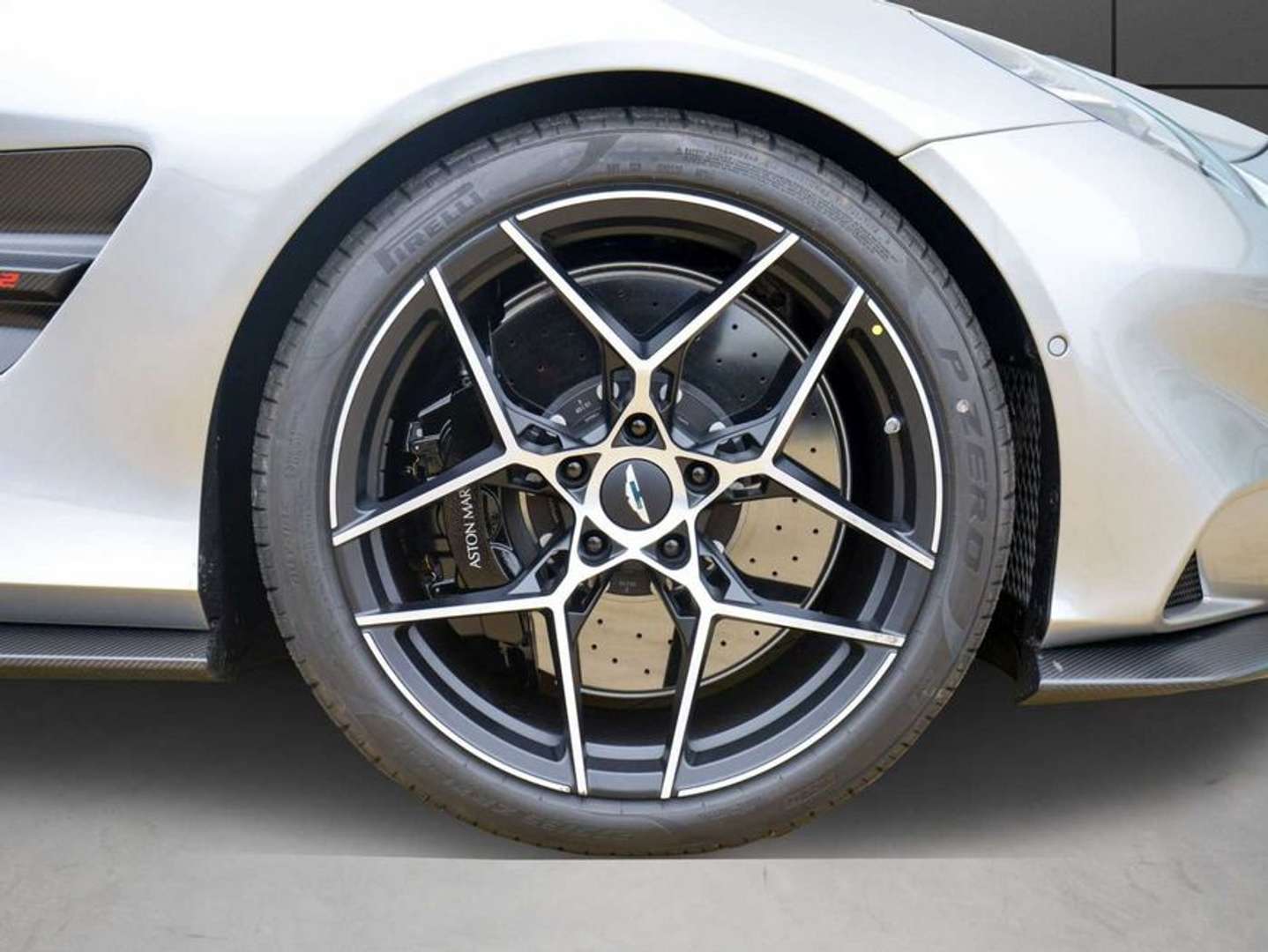 Aston Martin Vanquish Coupé -  - Joinsteer - #2