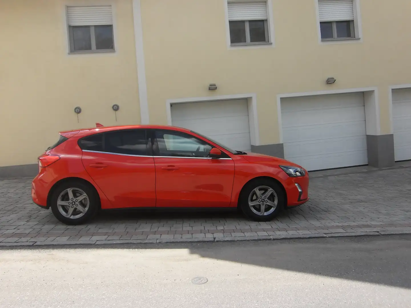 Ford Focus 1,0 EcoBoost Cool Rot - 1