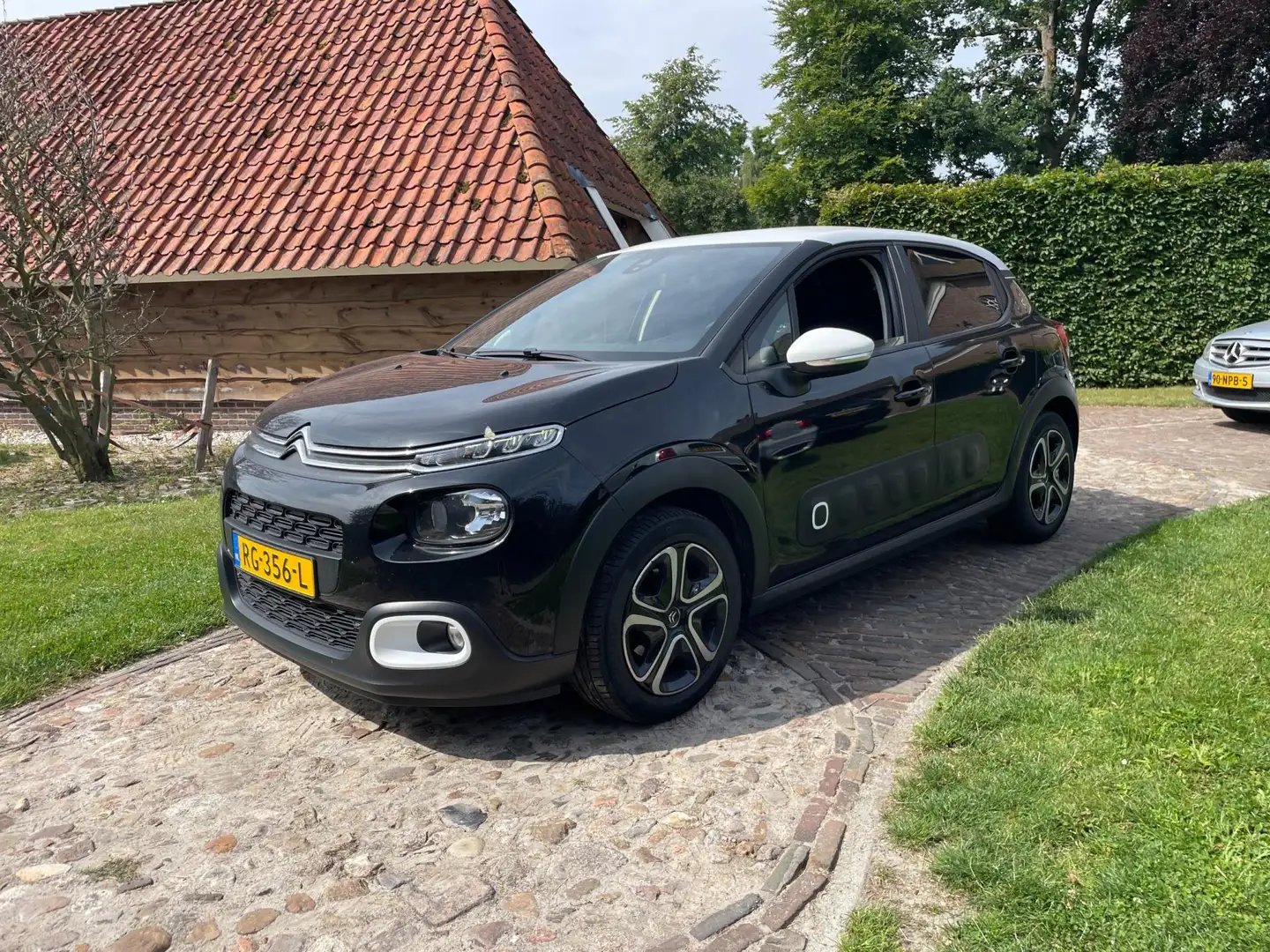 Citroen C3 1.2 PureTech Feel Edition-Navi-NL auto-PDC- Zwart - 1