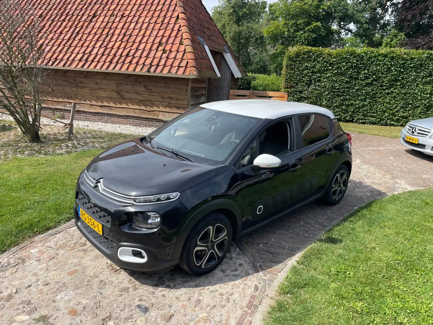 Citroen C3 1.2 PureTech Feel Edition-Navi-NL auto-PDC- Zwart - 2