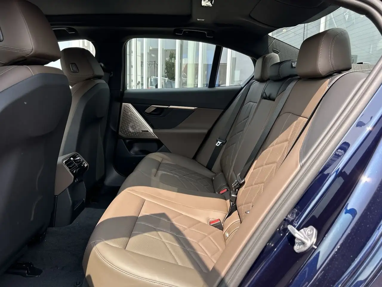 BMW i5 снимка BMW i5