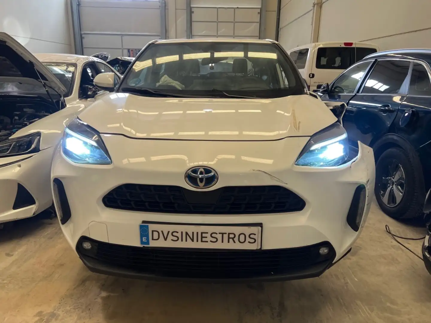 Toyota Yaris Cross 120H Active Tech Pack Connect Blanco - 2