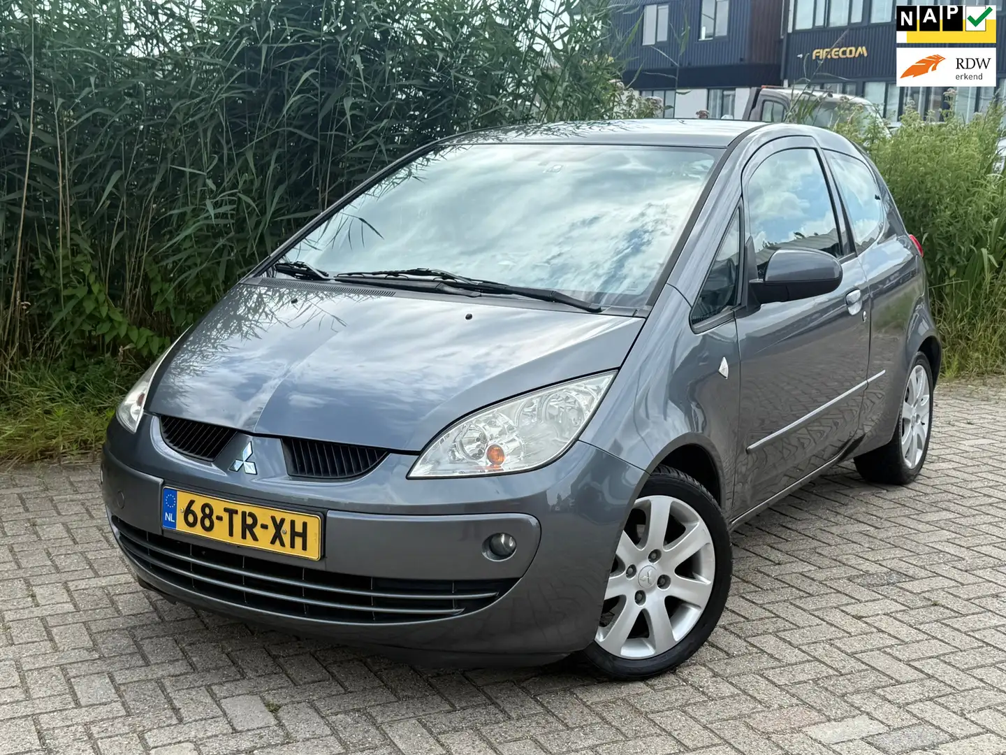 Mitsubishi Colt 1.3 Heartbeat Airco Elektrische Ramen Nieuwe Apk Grijs - 1