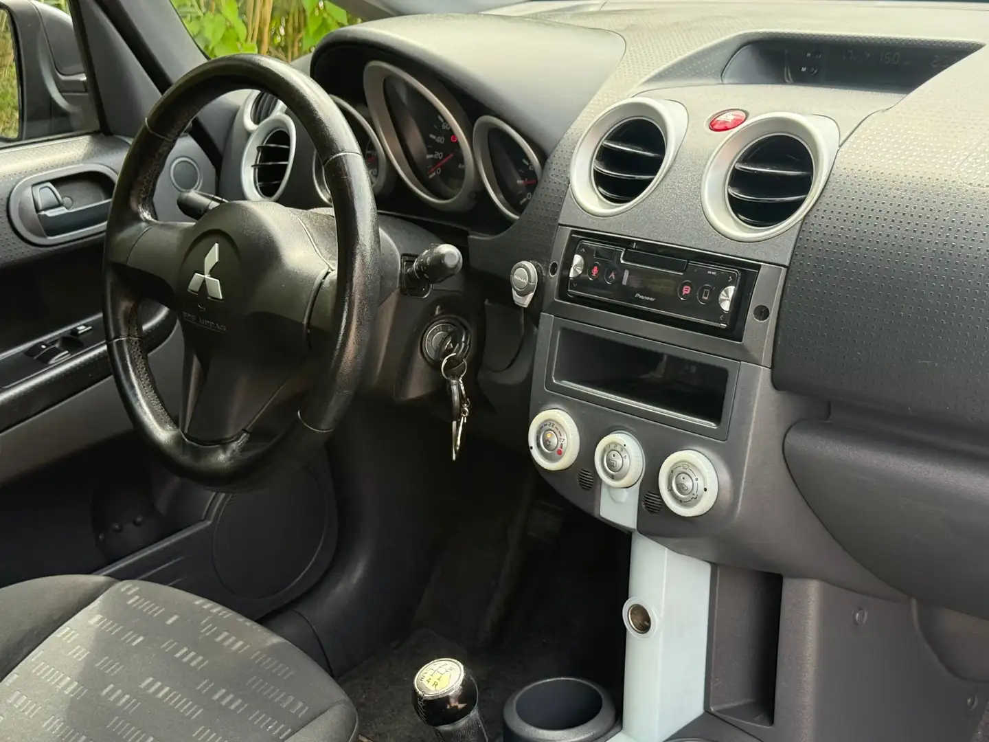 Mitsubishi Colt 1.3 Heartbeat Airco Elektrische Ramen Nieuwe Apk Grijs - 2