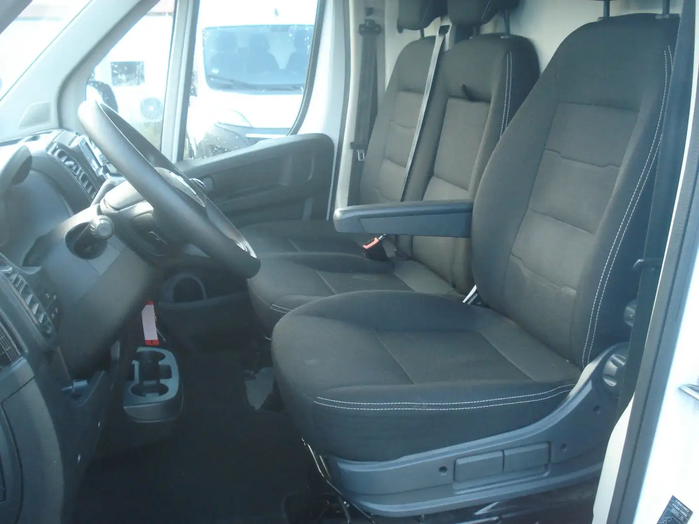 Fiat Ducato Hochr.-Kasten 33 120 L2H2 49180Km Klima Weiß - 2